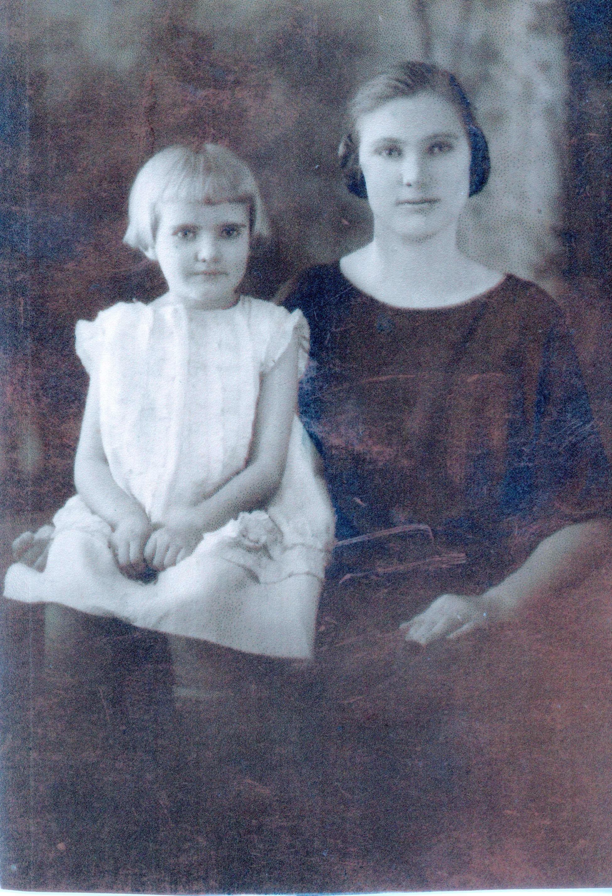 Hettie Ann Guthrie Lewis and dau Etta Mae Lewis Lewis