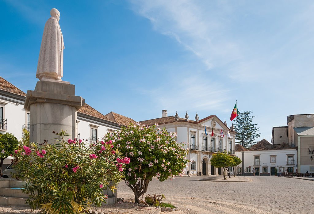 A lovely square with flowering bushes in the historic core of Faro