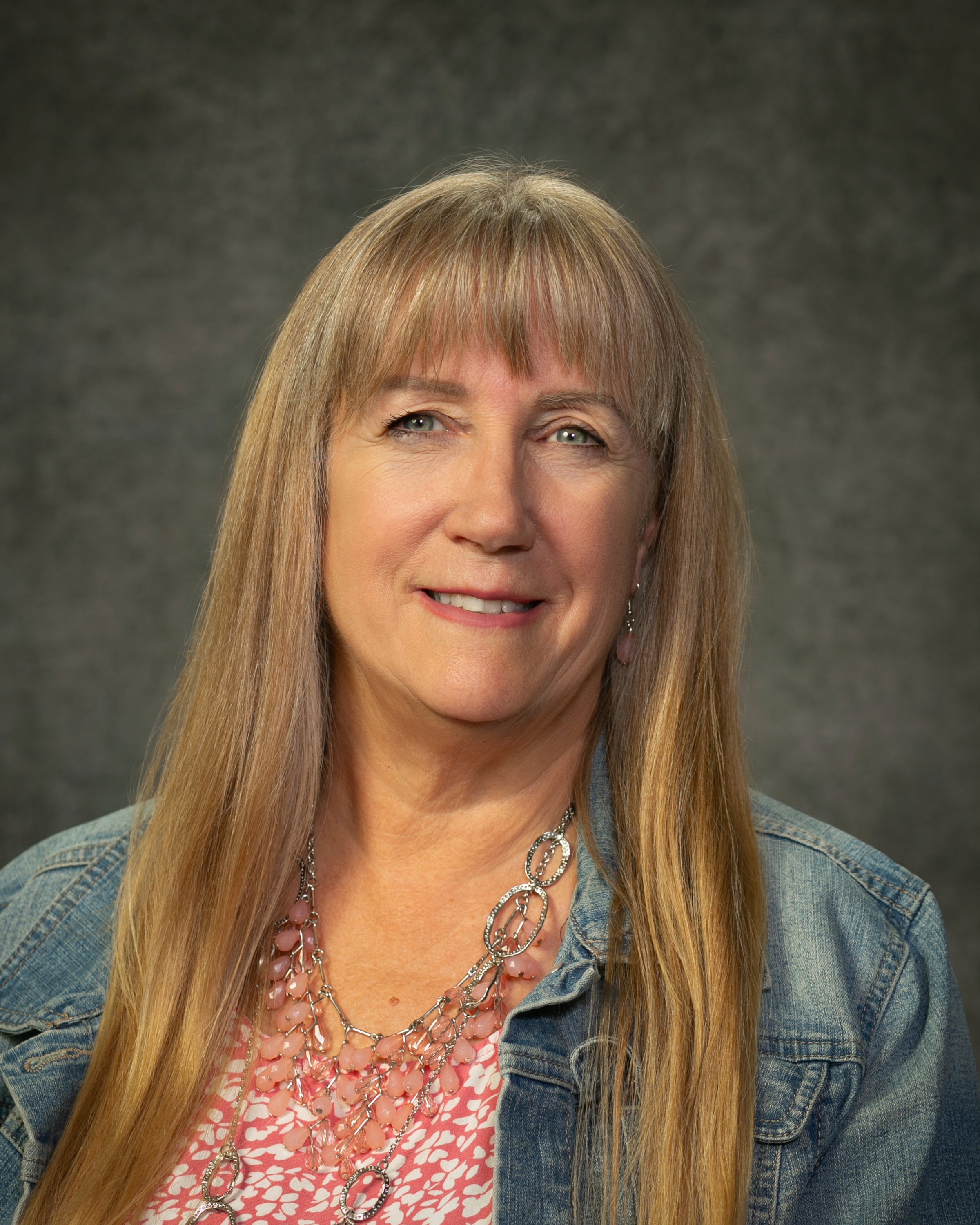 Sue Nelson Headshot | Veritas Academy