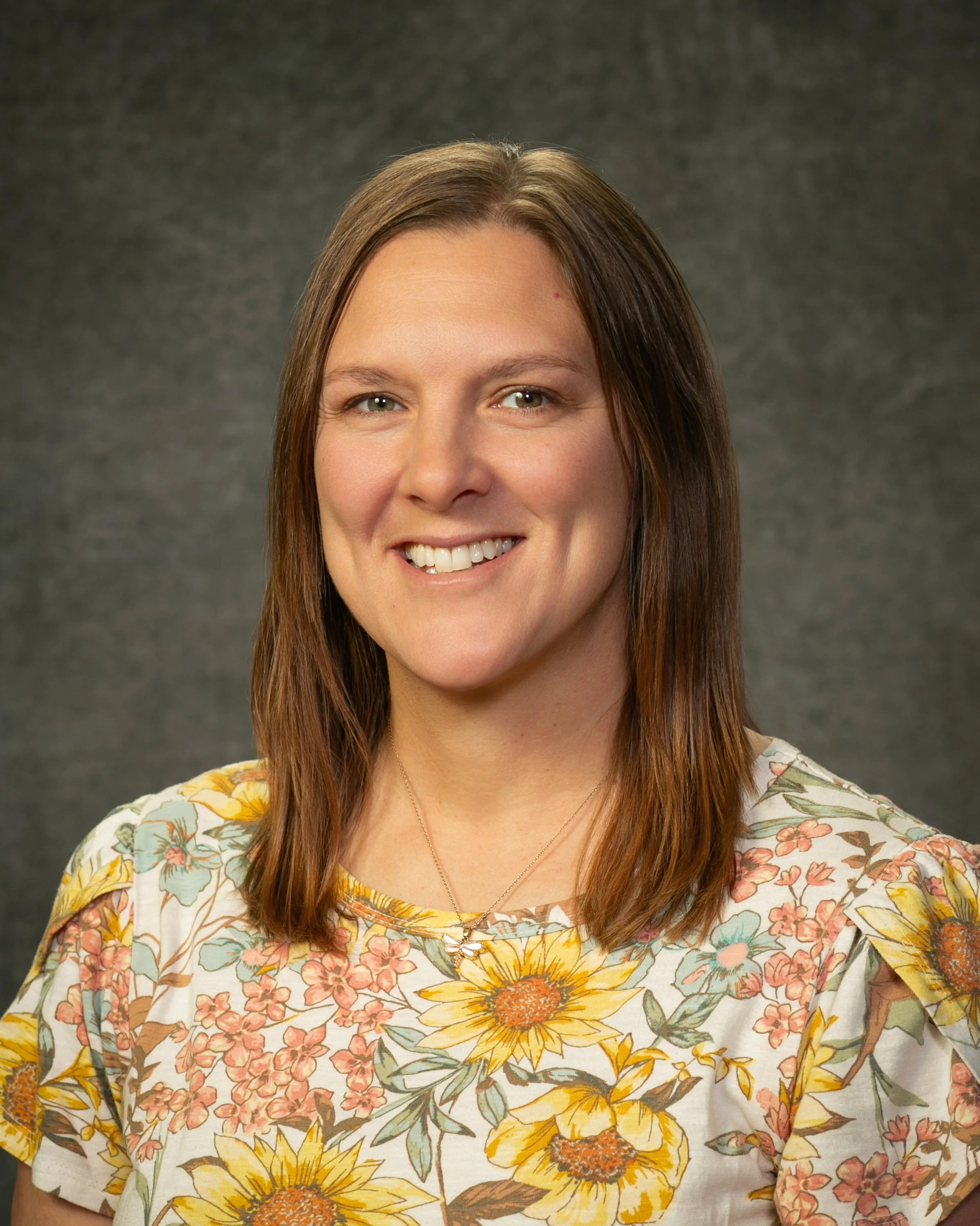 Joni Yoder Headshot | Veritas Academy