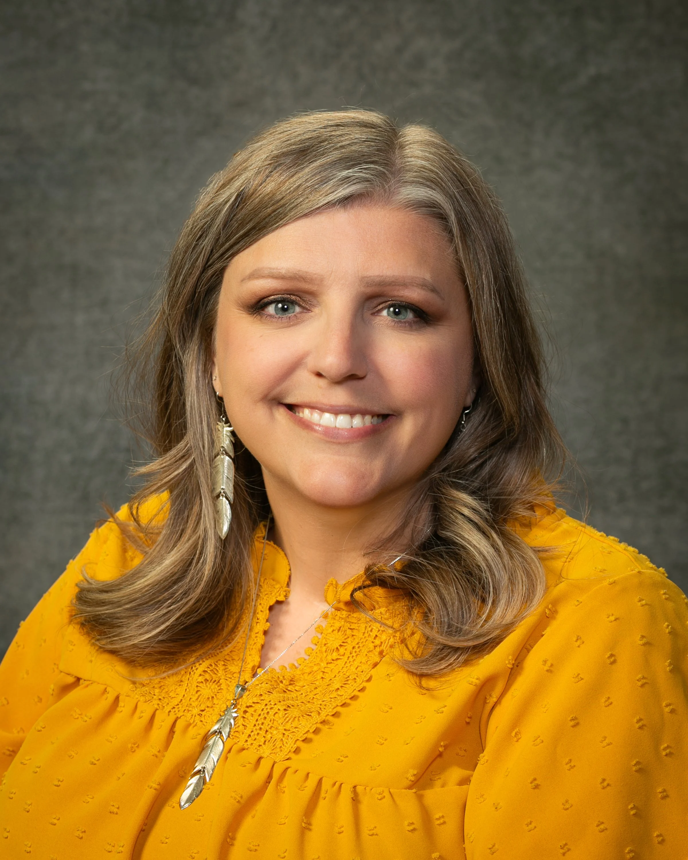 Ashlee Lundvall Headshot | Veritas Academy