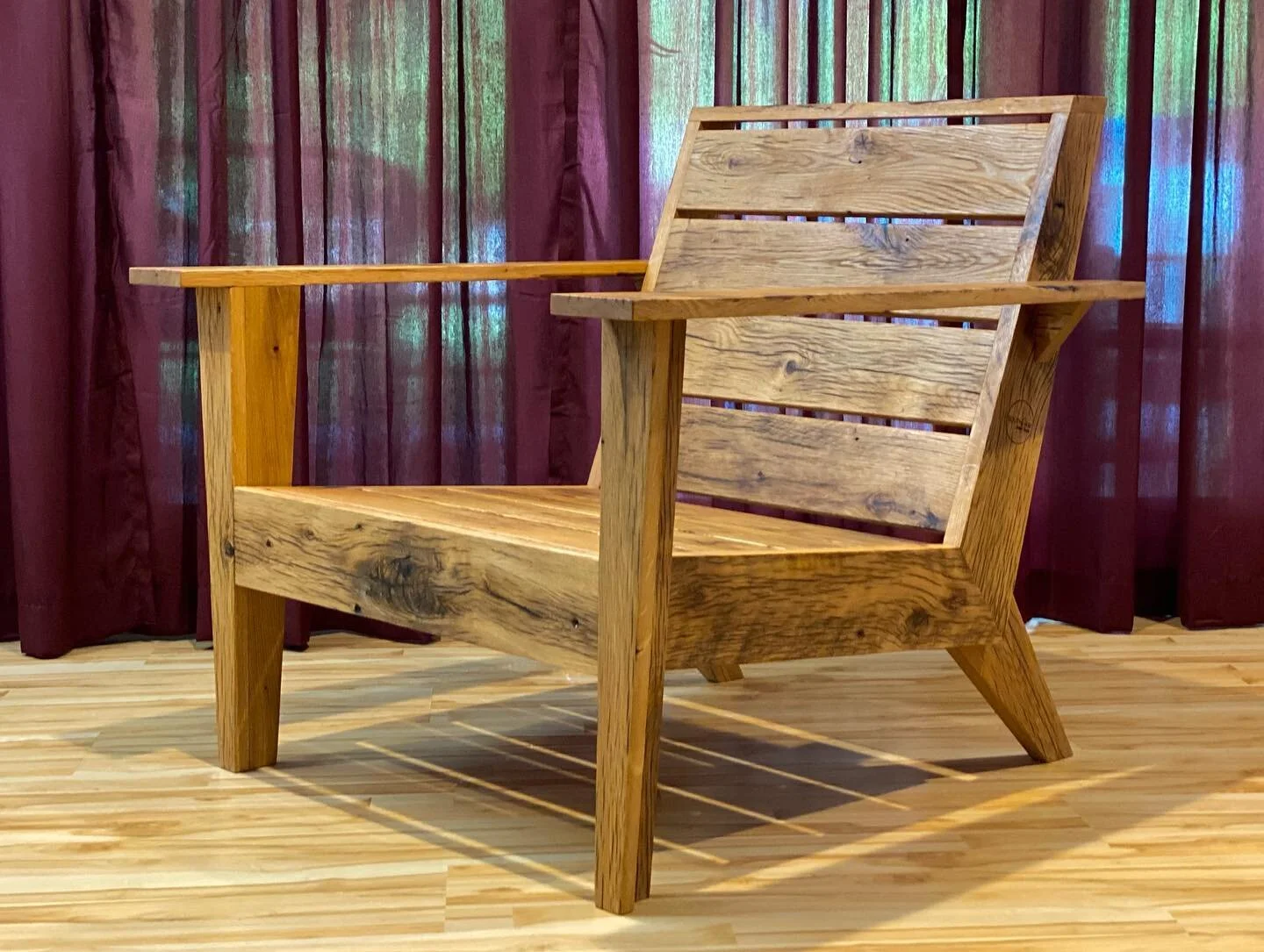 A few glamour shots! 📸📸📸

#woodworking #beaconny #industrialartsbrewing #longdockpark #scenichudson #reclaimedwood #reclaimedwoodfurniture #whiteoak #handmake