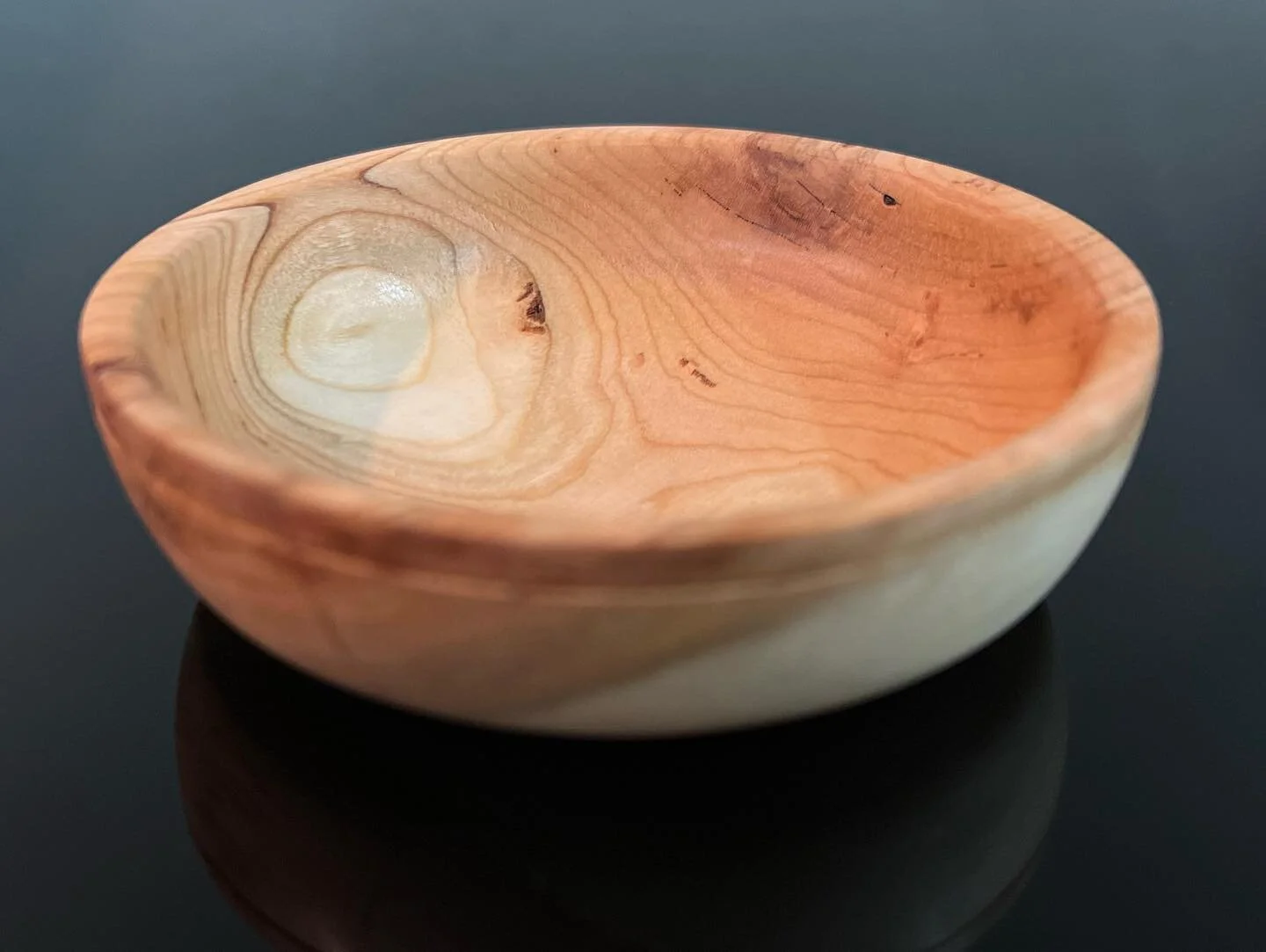 Cherry wood from the firewood pile! First time trying the twice-turned method with incremental microwaving over a couple days to speed up the drying process. Huge thank you to @turnawoodbowl for his incredibly informative YouTube channel and newslett