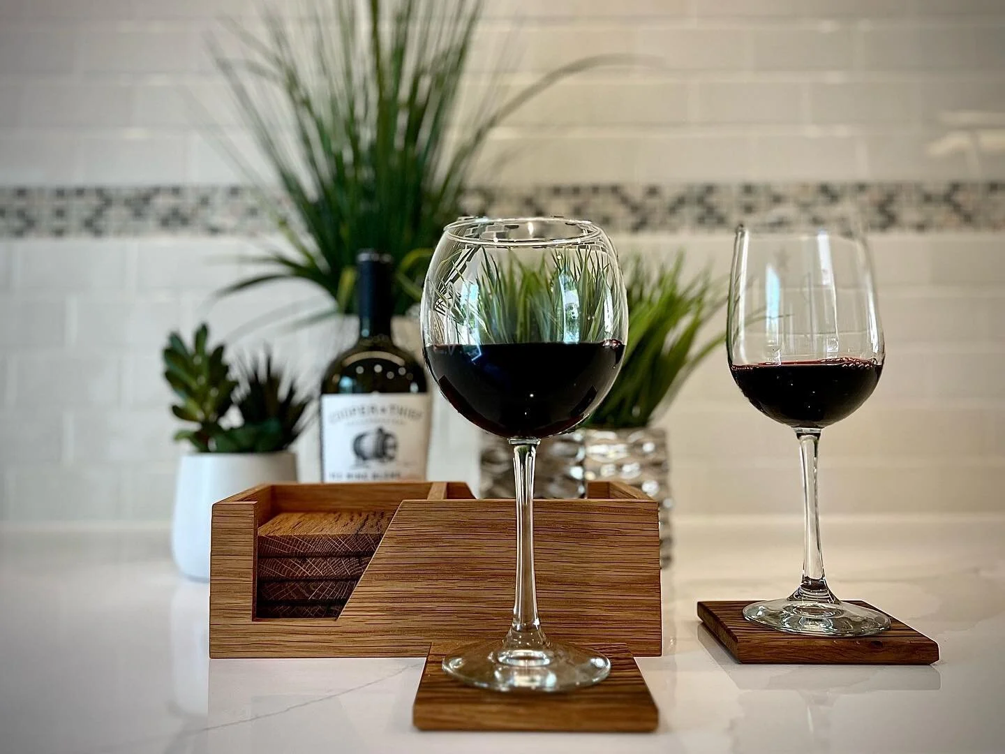This double coaster box made from white oak holds ten coasters made from the old decking at Long Dock in Beacon, NY. These were cutoffs from the chairs I built for Industrial Arts a couple years ago. 

#woodwork #woodworking #whiteoak #custom #coaste