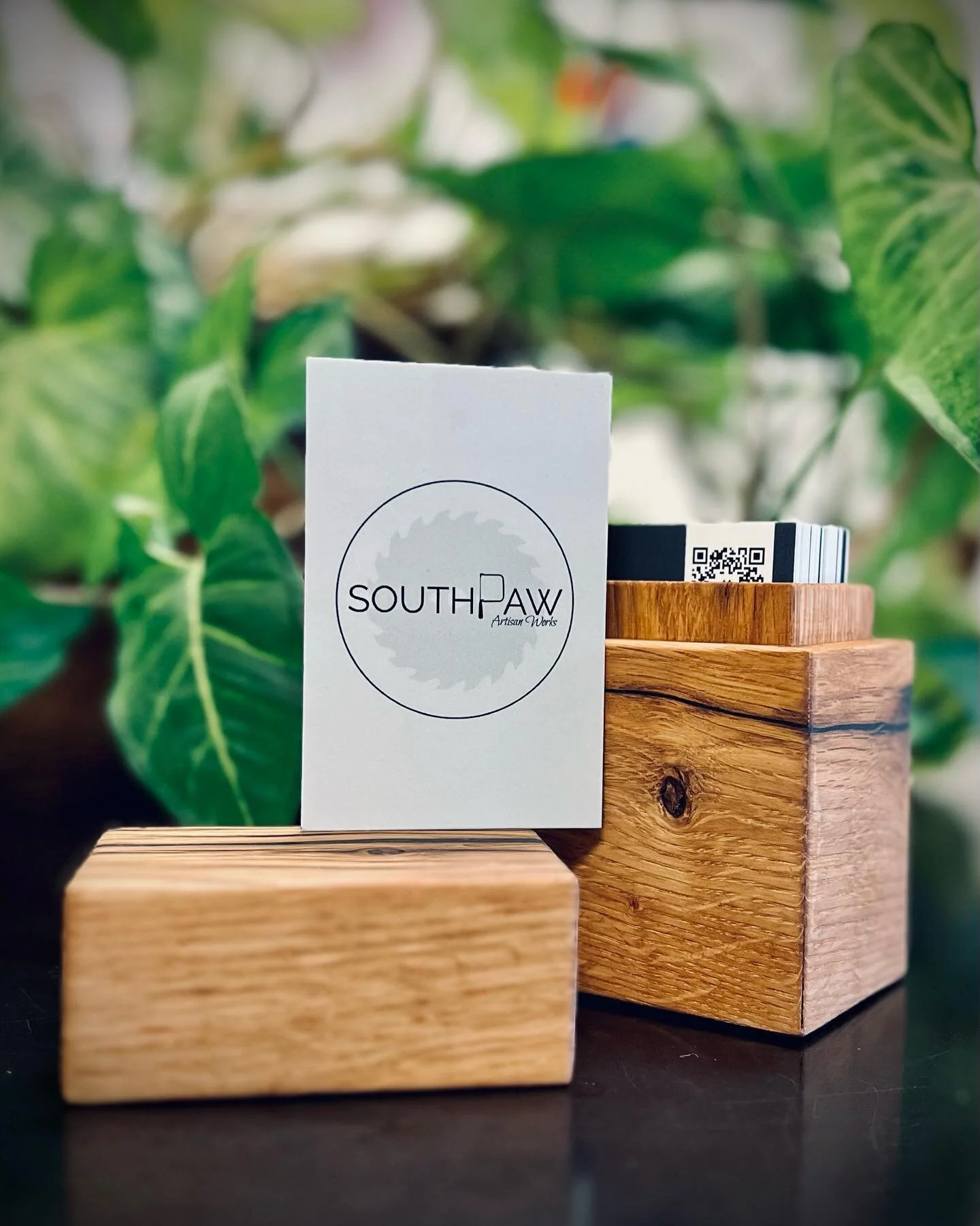 Little business card box from cutoffs of the Long Dock wood I used for the chairs at Industrial Arts. 

#woodwork #woodworking #woodworker #reclaimedwood #reclaimedwhiteoak #whiteoak #woodbox #woodenbox #cardholder #woodcardholder #businesscard #busi