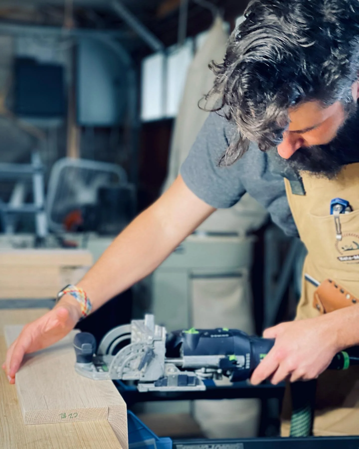 &ldquo;All the highs, and the lows, and the way it all goes 
You can't let them keep you down
If you're lost, if you're broke, if you're stuck on a road 
You can turn it all around&rdquo;

#woodworking #woodwork #woodworker #whiteoak #riftsawn #rifts