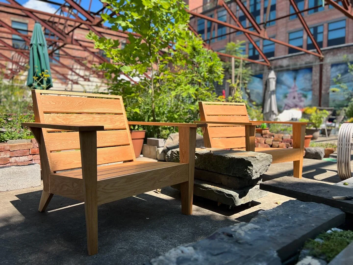 New set of White Oak chairs found their home in this beautiful garden space in Beacon! 

#woodwork #woodworking #custom #custommade #customfurniture #whiteoak #bespoke #bespokefurniture #midcenturymodern #midcenturydesign #modernadirondackchair