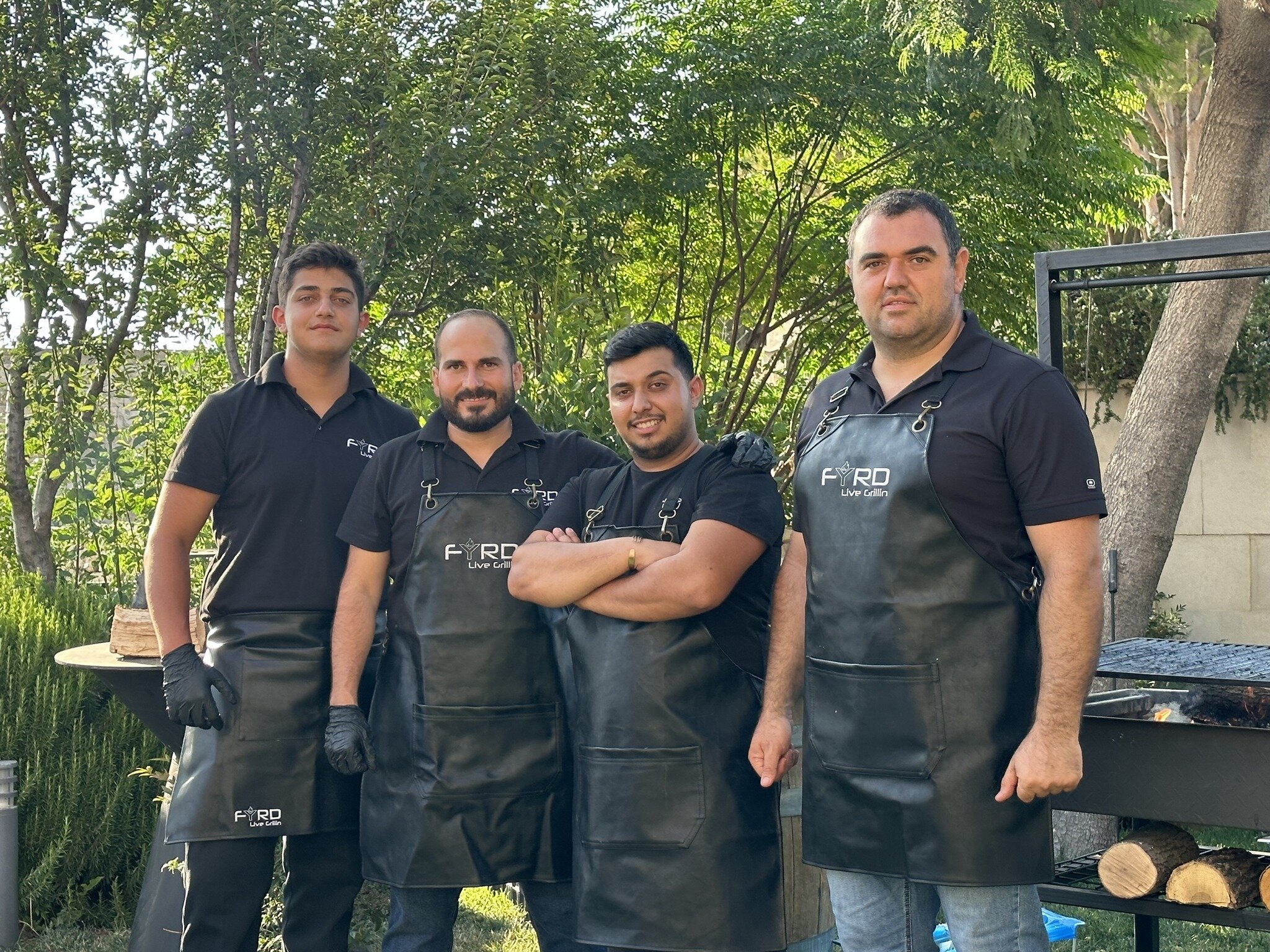 Meet the team fyrd.lb behind this summer barbecue decadence! This is a group of passionate cooks with a background in butchery. They have come to introduce their open fire grilling in the garden. Their expertise in meats and the barbecue has enticed 