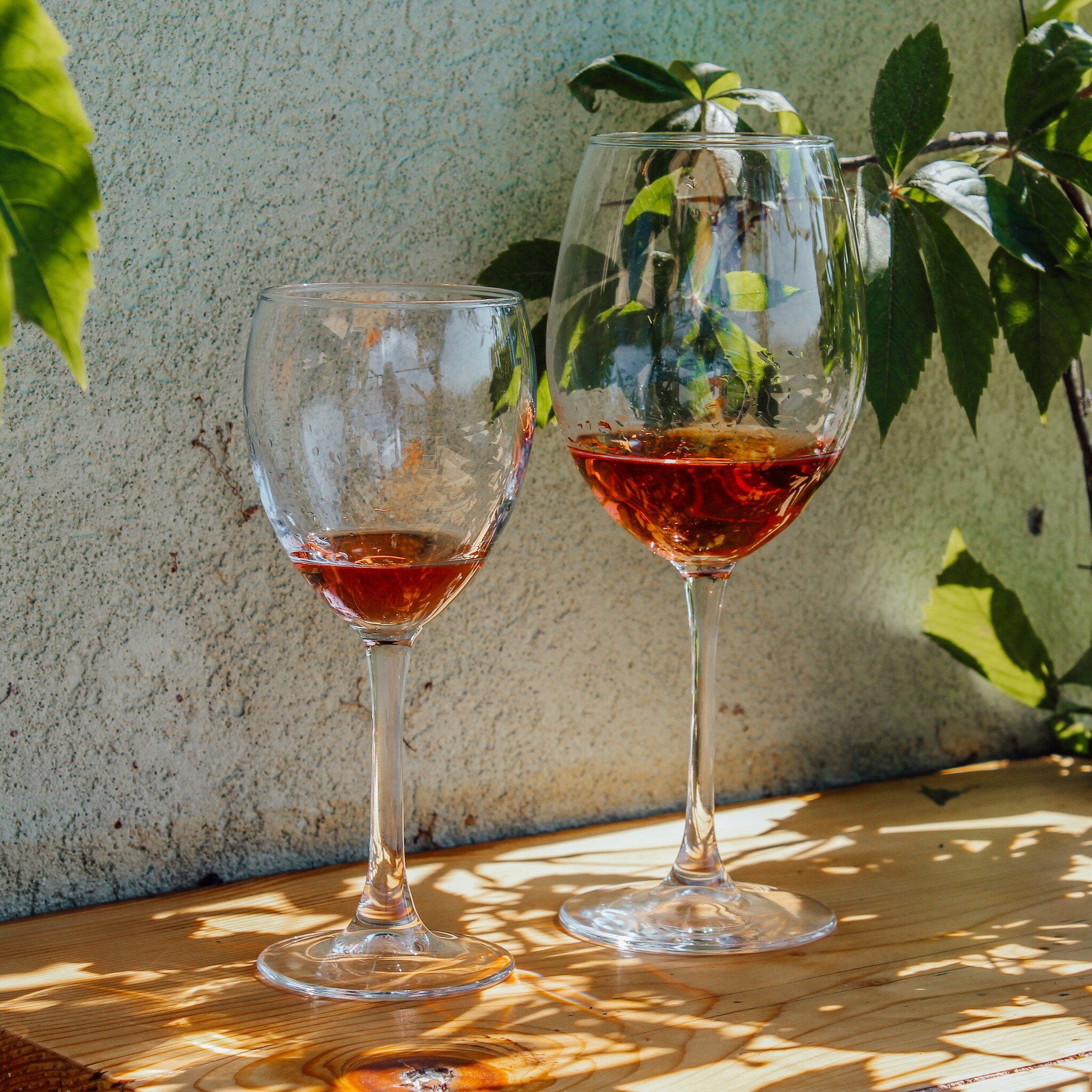 A weekend rendezvous awaits, where culinary delights meet vineyard romance

 #ros&eacute; #winerylovers #winerylife #winetasting #winery #foodandwine #lebanesewine #winelover #lebanesewineries