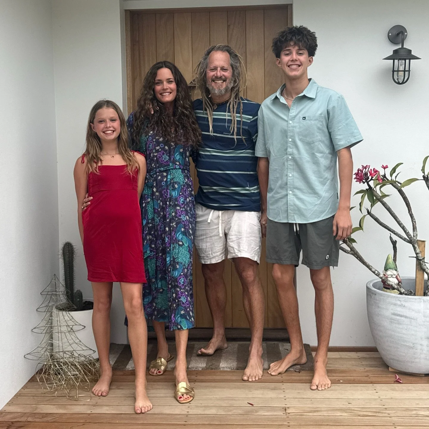 Merry Christmas 🎄 Happy Holidays &hearts;️💚
So grateful to be back in my homeland, sharing this special season with family ✨