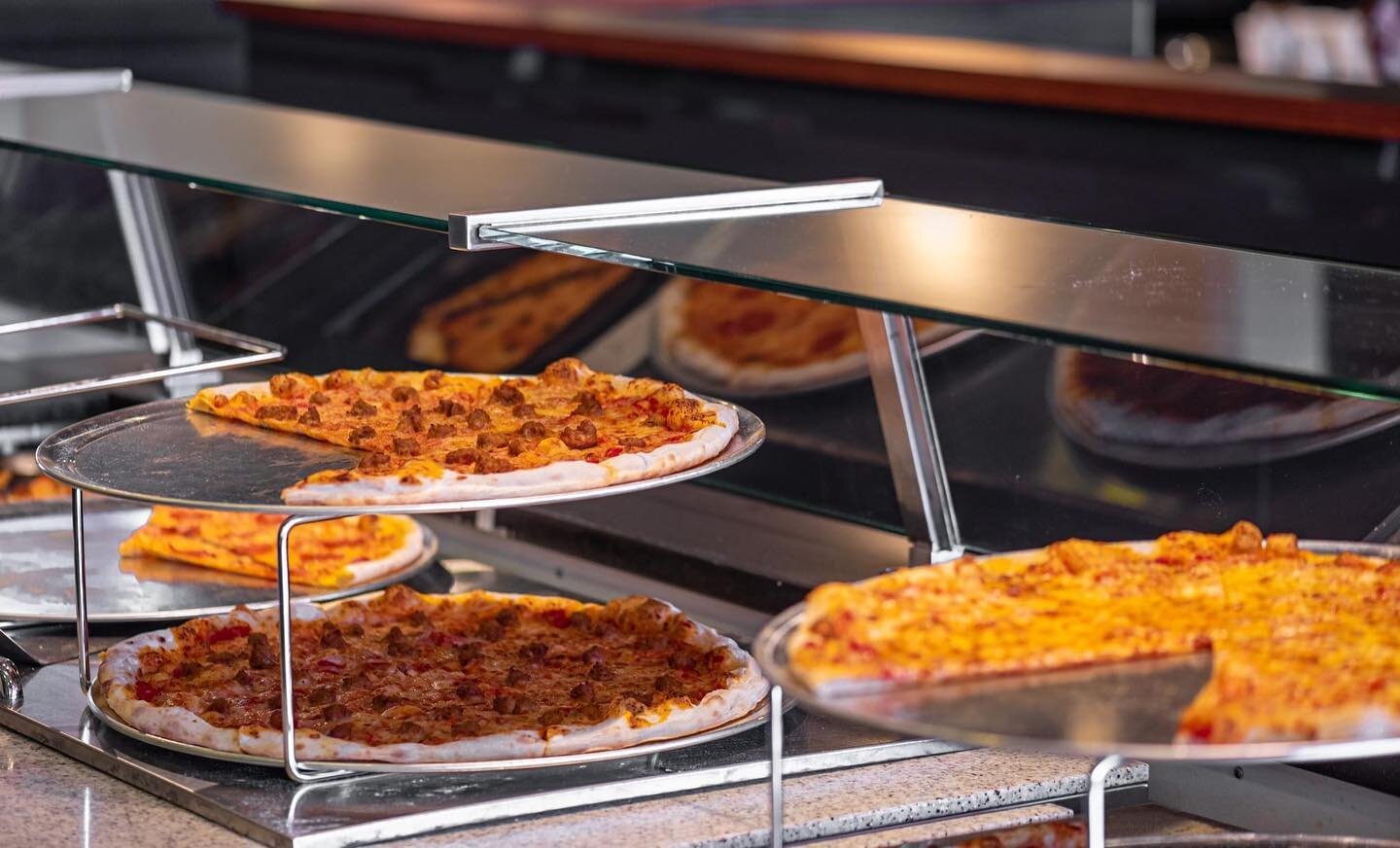 What kind of pizza are you going for? 👀

Let us know down below what your favorite pizza topping is! ⬇️

#417Local #VisitBranson #BransonMO #Eat417 #BransonResturants #bransonresturants