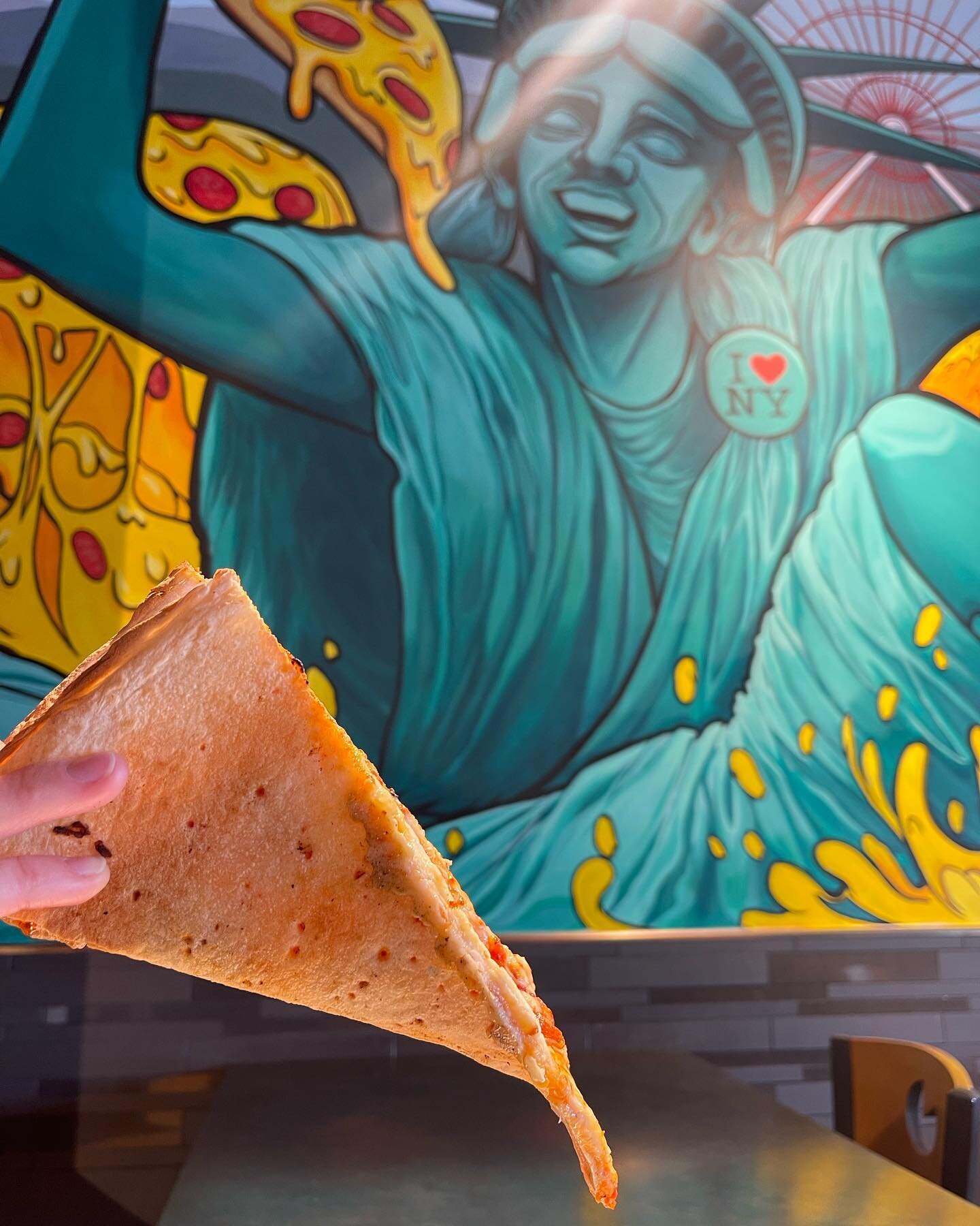 A fold fit for Lady Liberty&hellip;🗽 and you of course! Come see us on the back end of this week to see if the &lsquo;New York Fold&rsquo; is your new favorite way to eat pizza! 🍕 

#417eats #branson #bransonmo #bransoneats #visitbranson #explorebr