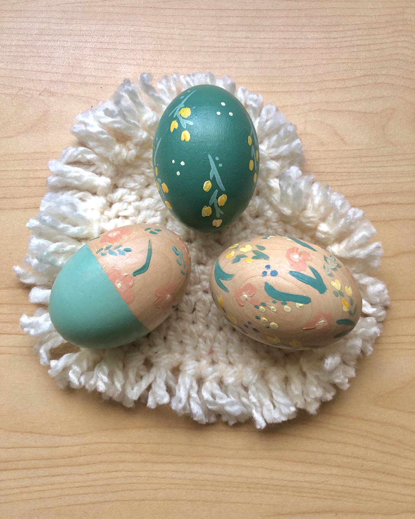 I painted these for YOU. Put them in a little nest or bowl to decorate your home for Spring, add them to your Easter table, or gift them to someone who needs a little reminder of joy. 

🐣 shop here : https://monilynndesigns.etsy.com/listing/16811155