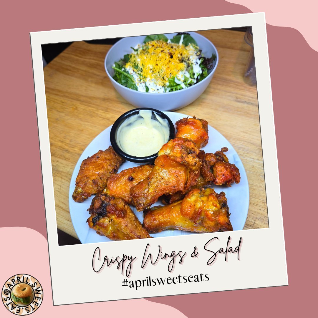 It's the perfect pair: crispy, savory, air-fried Chicken Wings served alongside a fresh, cheesy side Salad! 🤤 Sometimes you just need that balance of healthy crunch and irresistible indulgence. This combo hits all the right notes for a satisfying lu