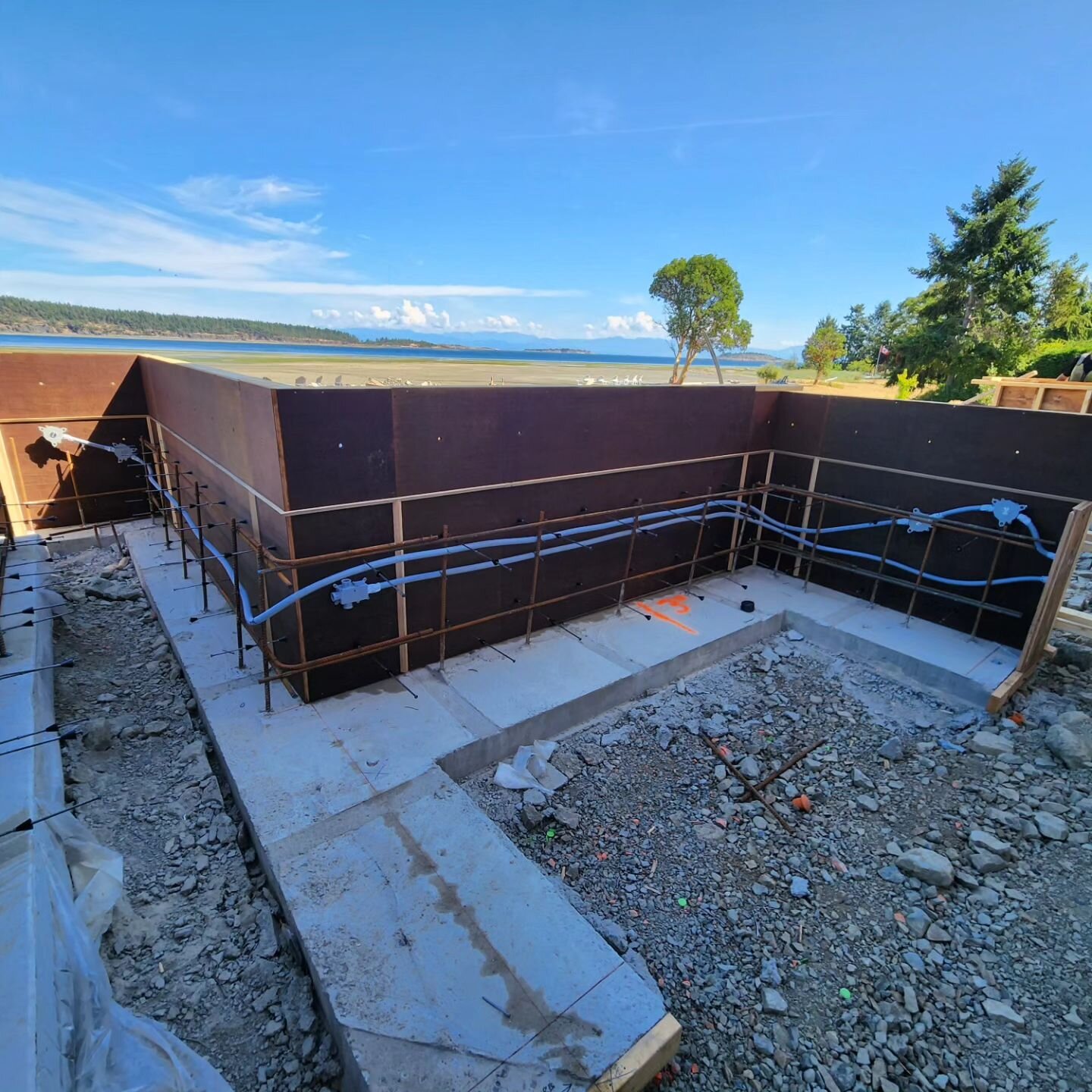 Back in Lantzville at this monster luxury home that we framed. Onto a load of architectural concrete to accommodate multi levels of paving stone patios and multiple staircases. I can't wait to show the final product!

#carpenter #builder #luxuryhomes