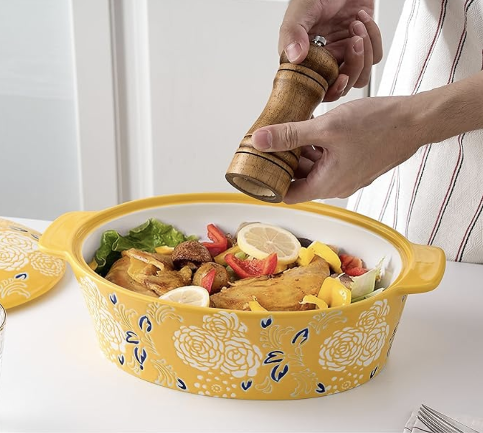 casserole dish with lid