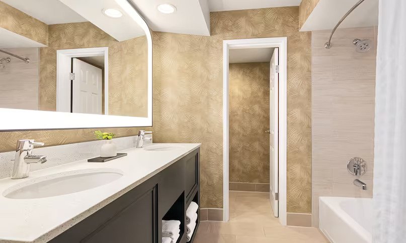 sbazd-standard-suite-bathroom-bathtub.jpg
