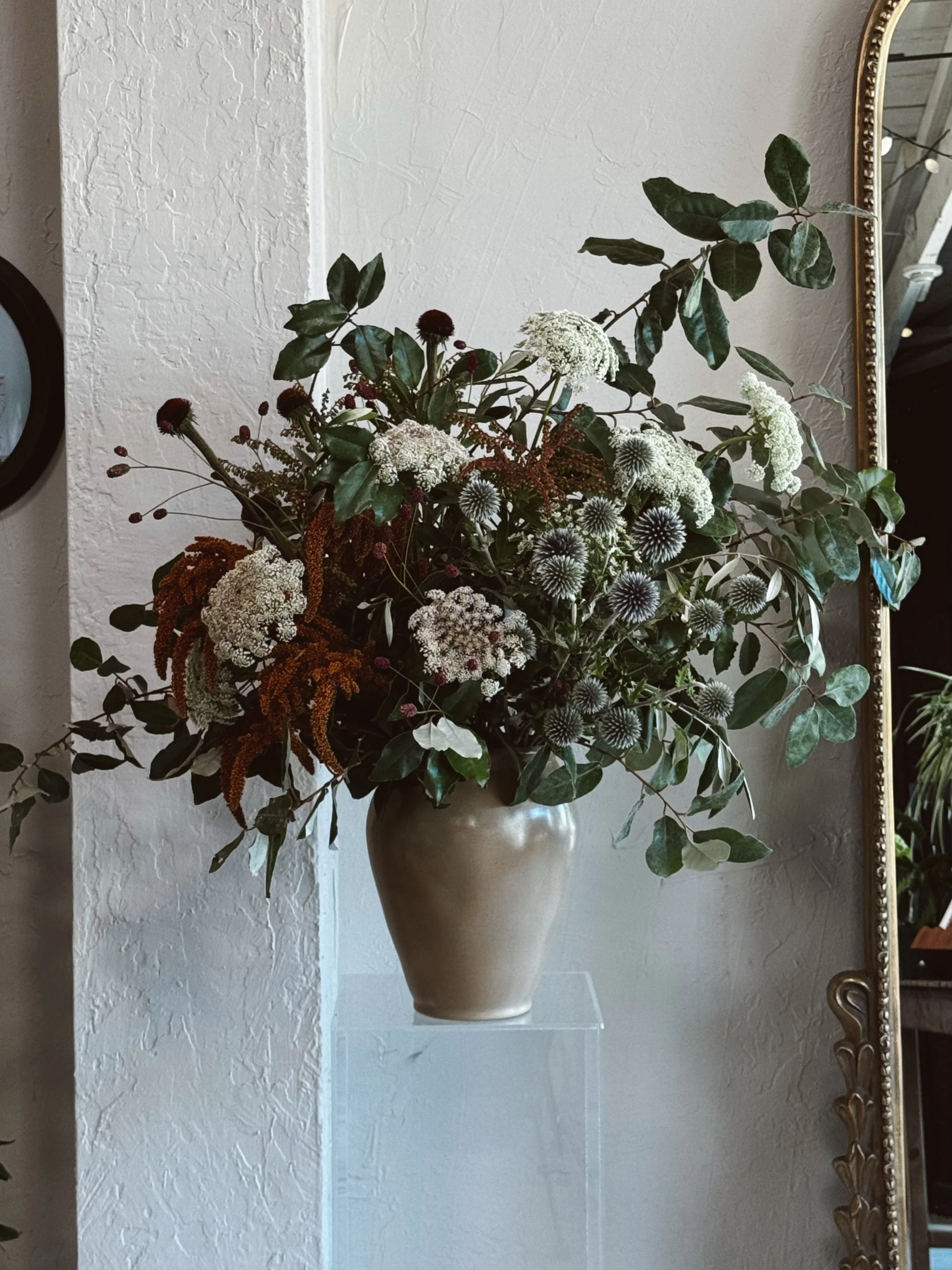 The overlap between my love of flowers and my love of film is bigger than people realize.

Both are about atmosphere.
Both tell stories without saying a word.
Both leave you feeling something long after they&rsquo;re gone.

This arrangement is my flo