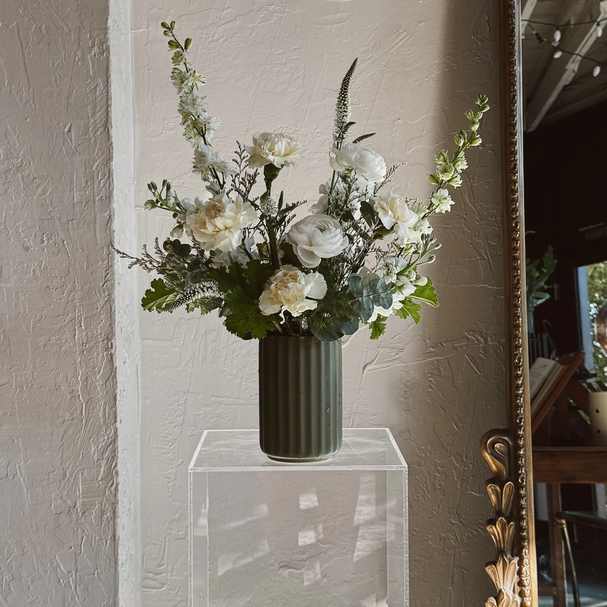 There is nothing wrong with wanting to see exactly what you are buying before hitting purchase&hellip;.but when the designers choice arrangements are this good, why would you send something that has been recreated 100x??

The reason 90% of our websit