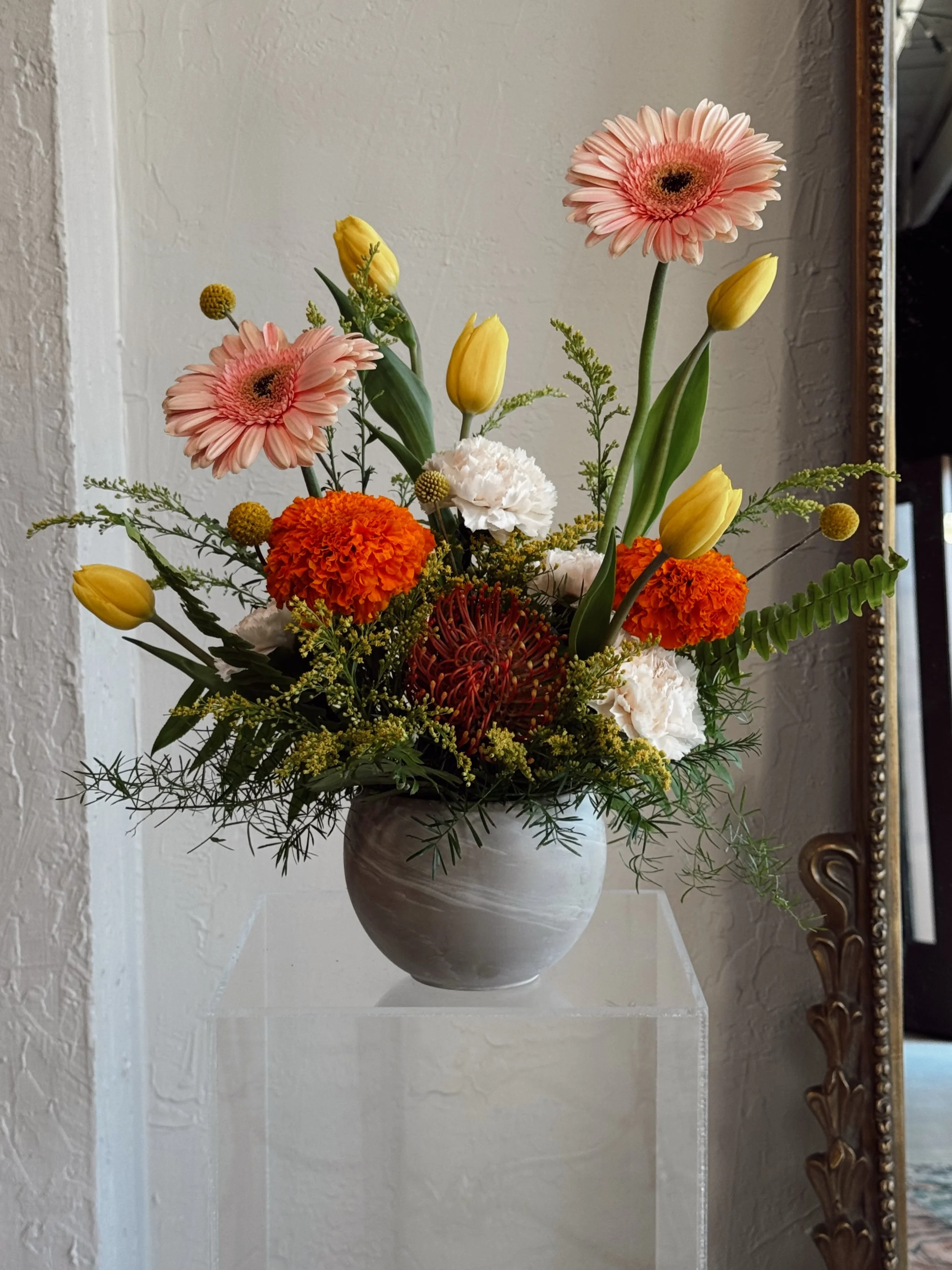 Another look at our Designers Choice Small arrangement. As a florist it&rsquo;s really a joy to be able to create uniquely for every order 💞💞