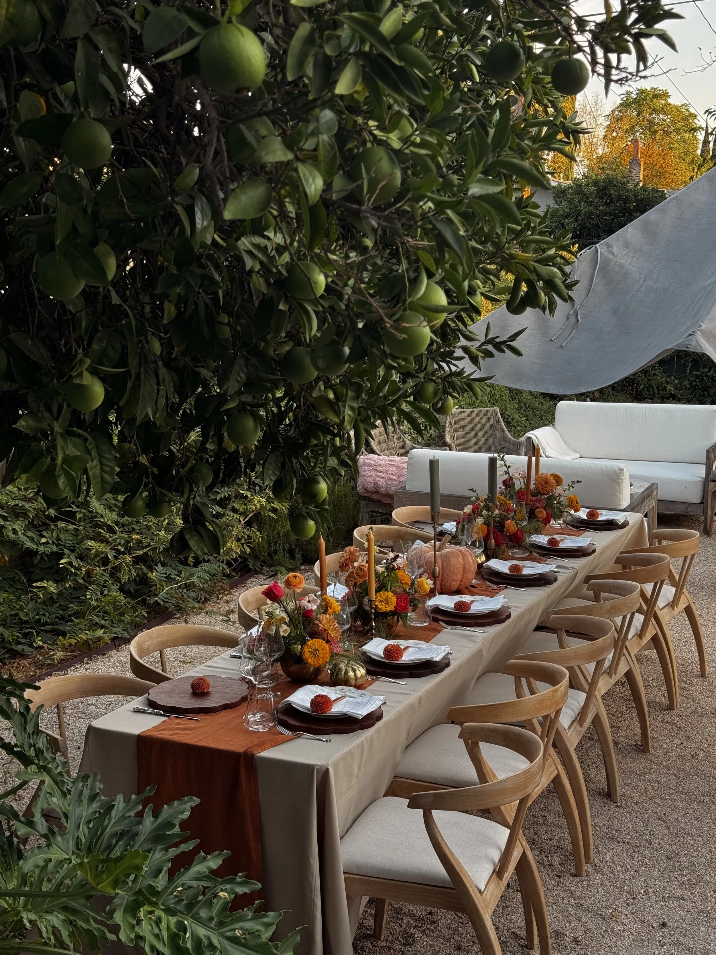 Fall is finally almost sort of close to being somewhere near here. But we are 100% right here for your fall tables 😇🤣