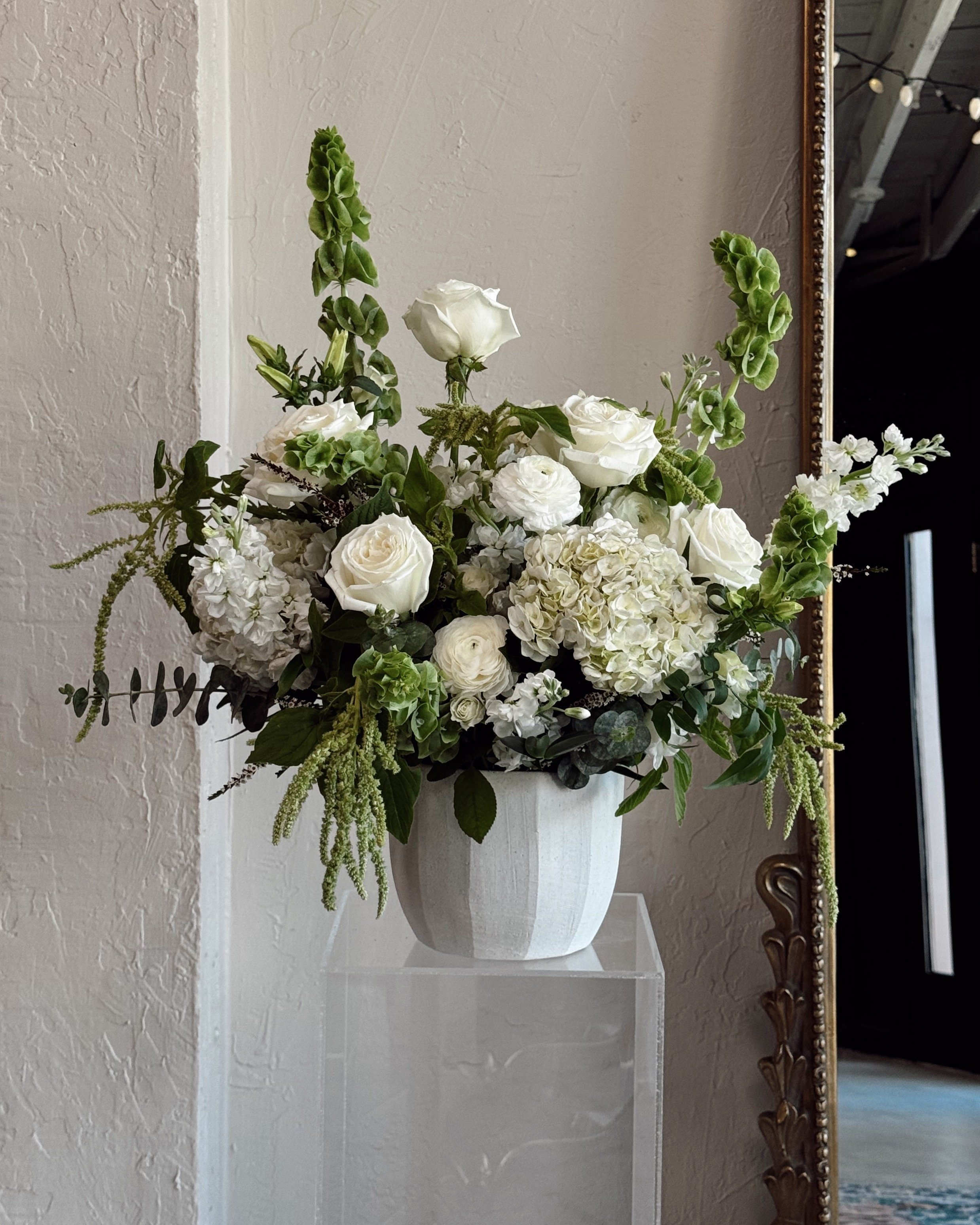 White Stock, La Playa Blanca Roses, White Ranunculus, Green Amaranth, Bells Of Ireland, Hydrangea, Campanula, Spray Roses. In case you were wondering 🥰