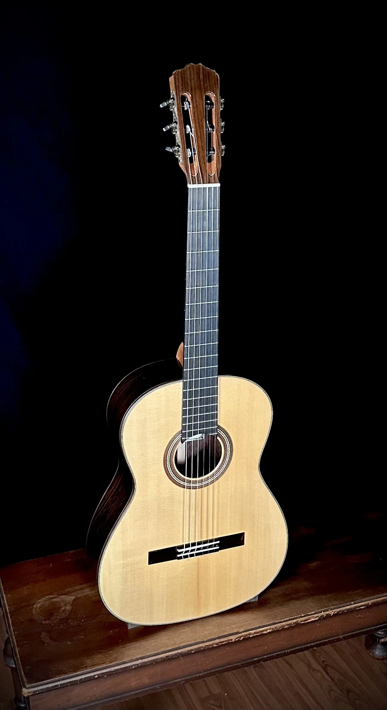 28 Guitarras Romero 2021 front.jpeg