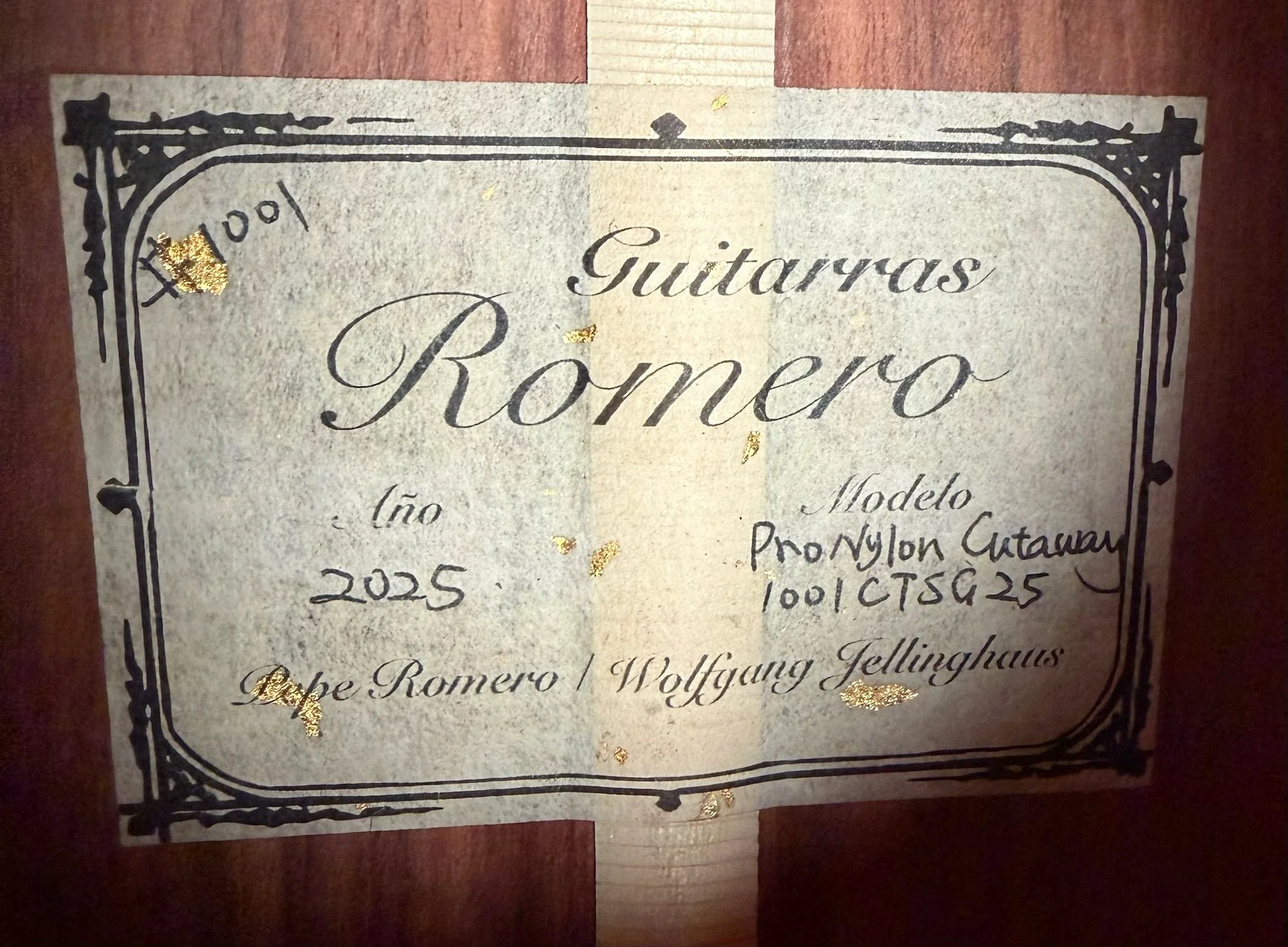 1001 Pro Nylon Cutaway label.jpg