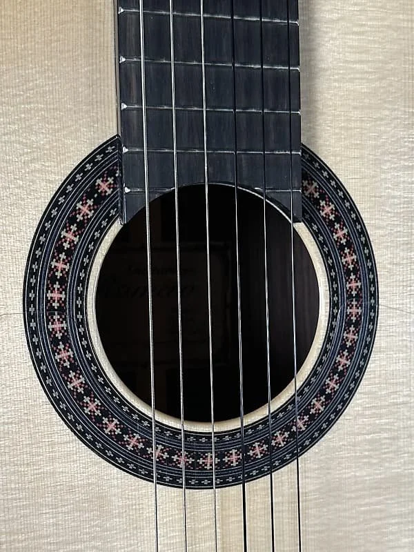 GR Negra 2023-PU rosette.jpg