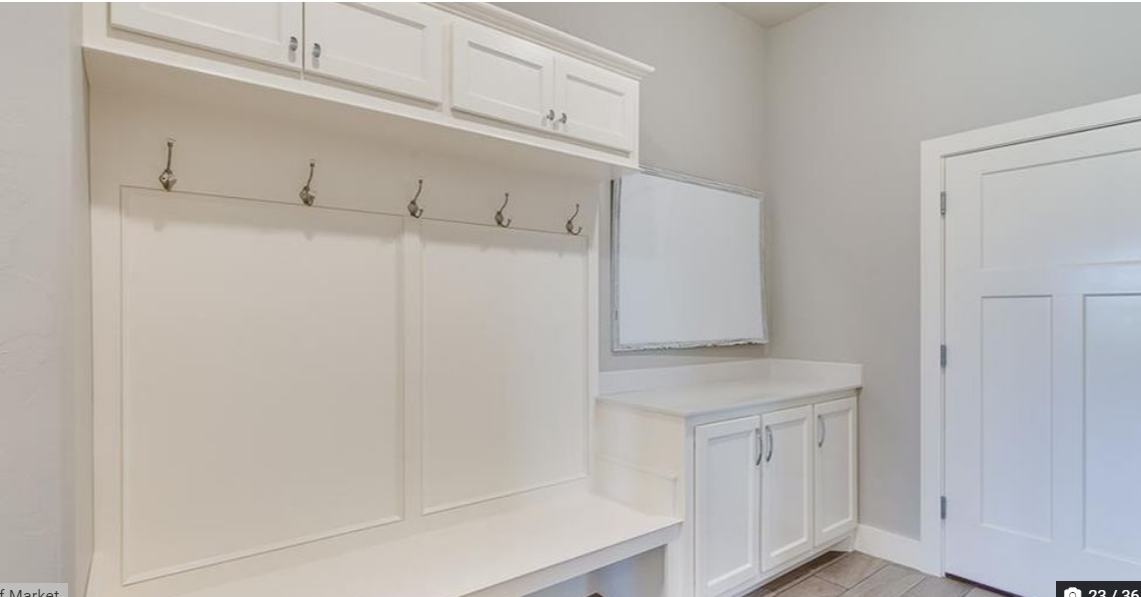 7009 Timbercrest Mudroom.PNG