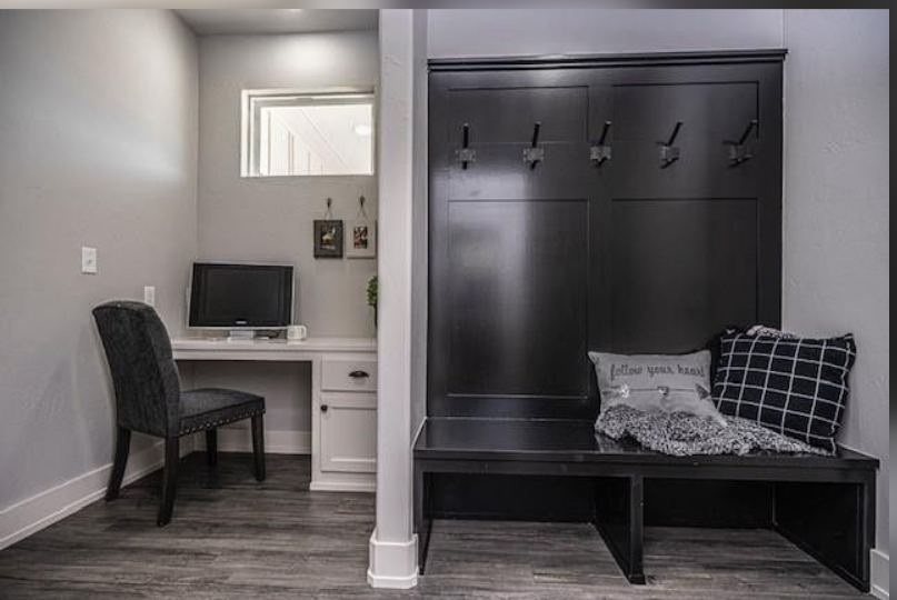 2409 Minnesota Circle Mud room.PNG