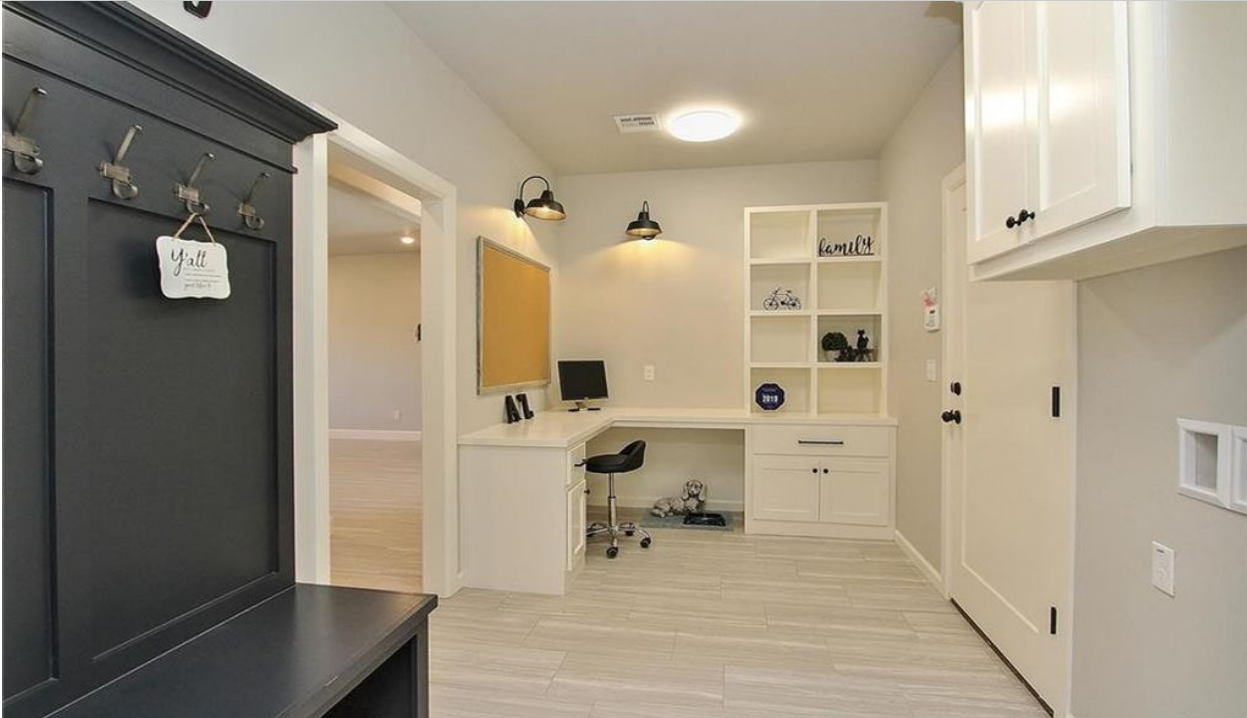 12711 Forest Terrace Mudroom.PNG