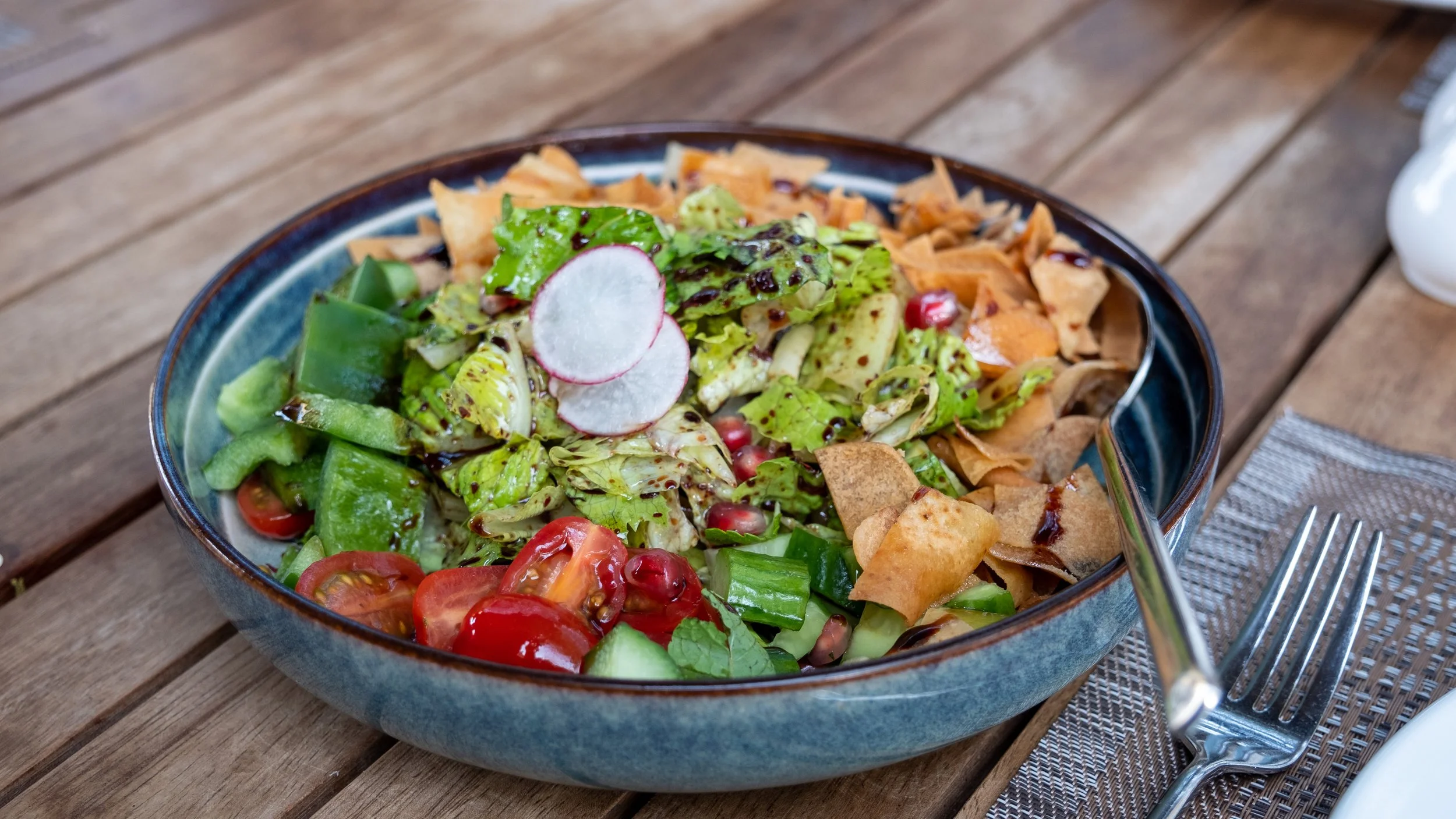 fattoush-salad-healthy-food-2022-11-02-00-07-36-utc.jpg