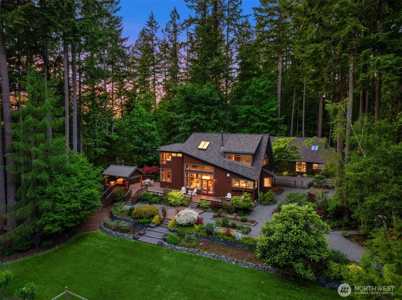 6900 NE Dolphin Dr | Bainbridge Island, WA 98110 | $2,388,000