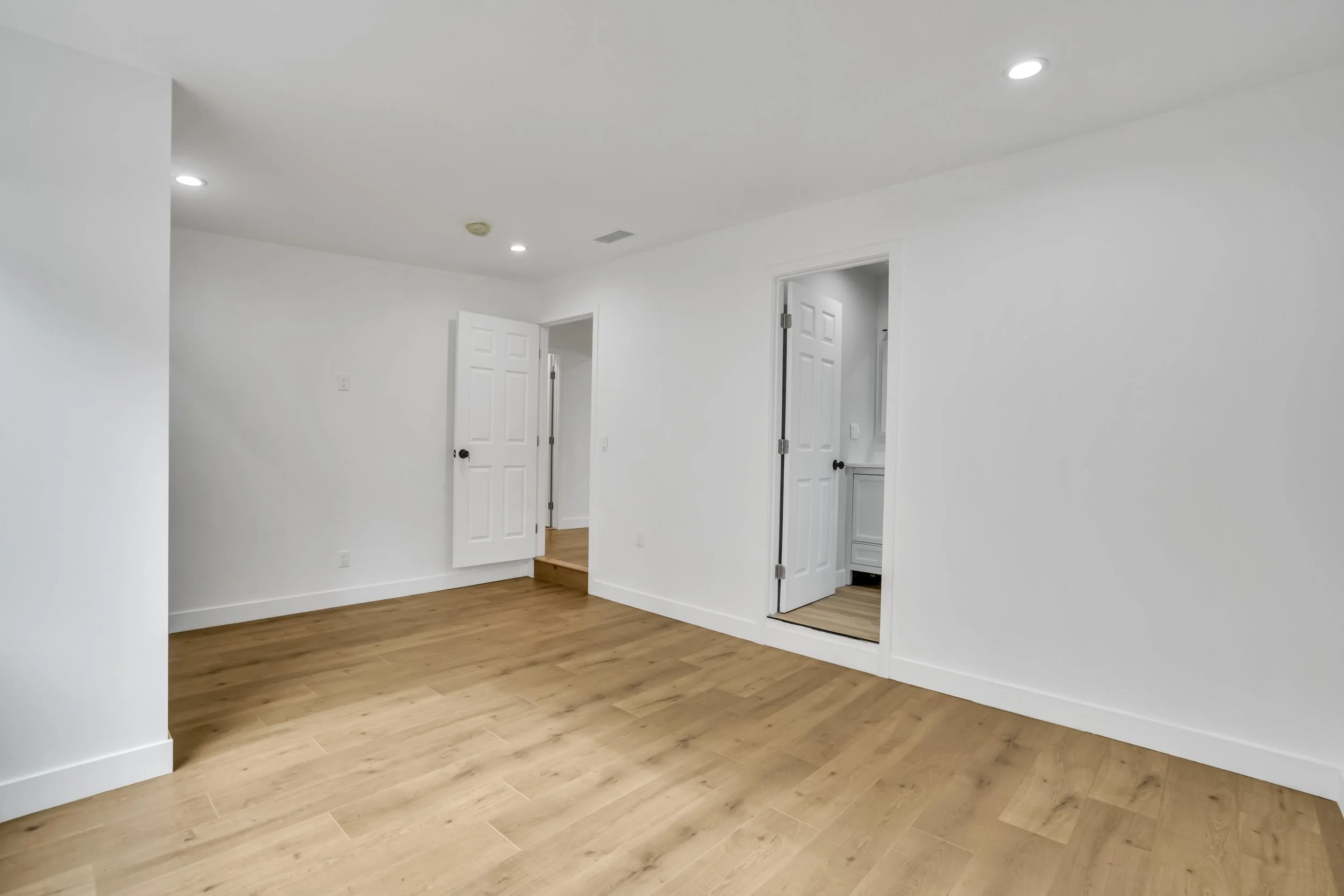 31-15017 Kingsdale Avenue-31.jpg