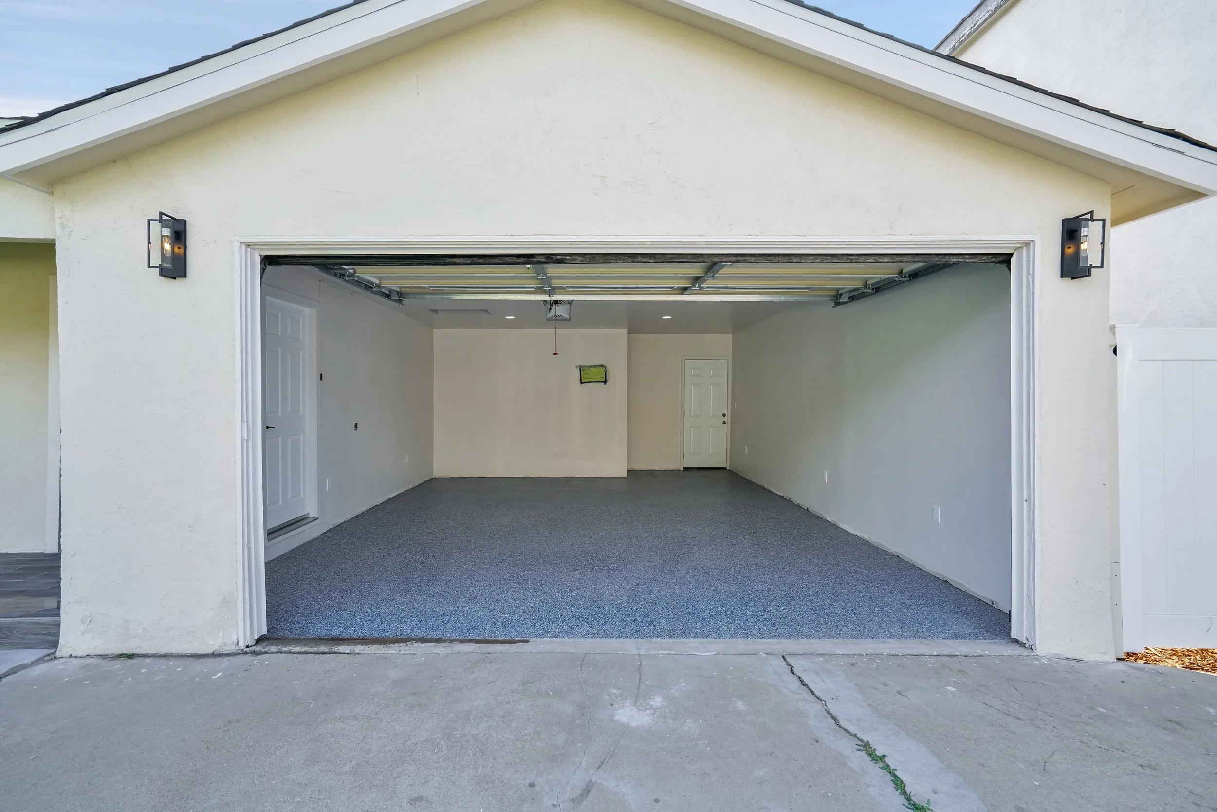 32-15017 Kingsdale Avenue-32.jpg