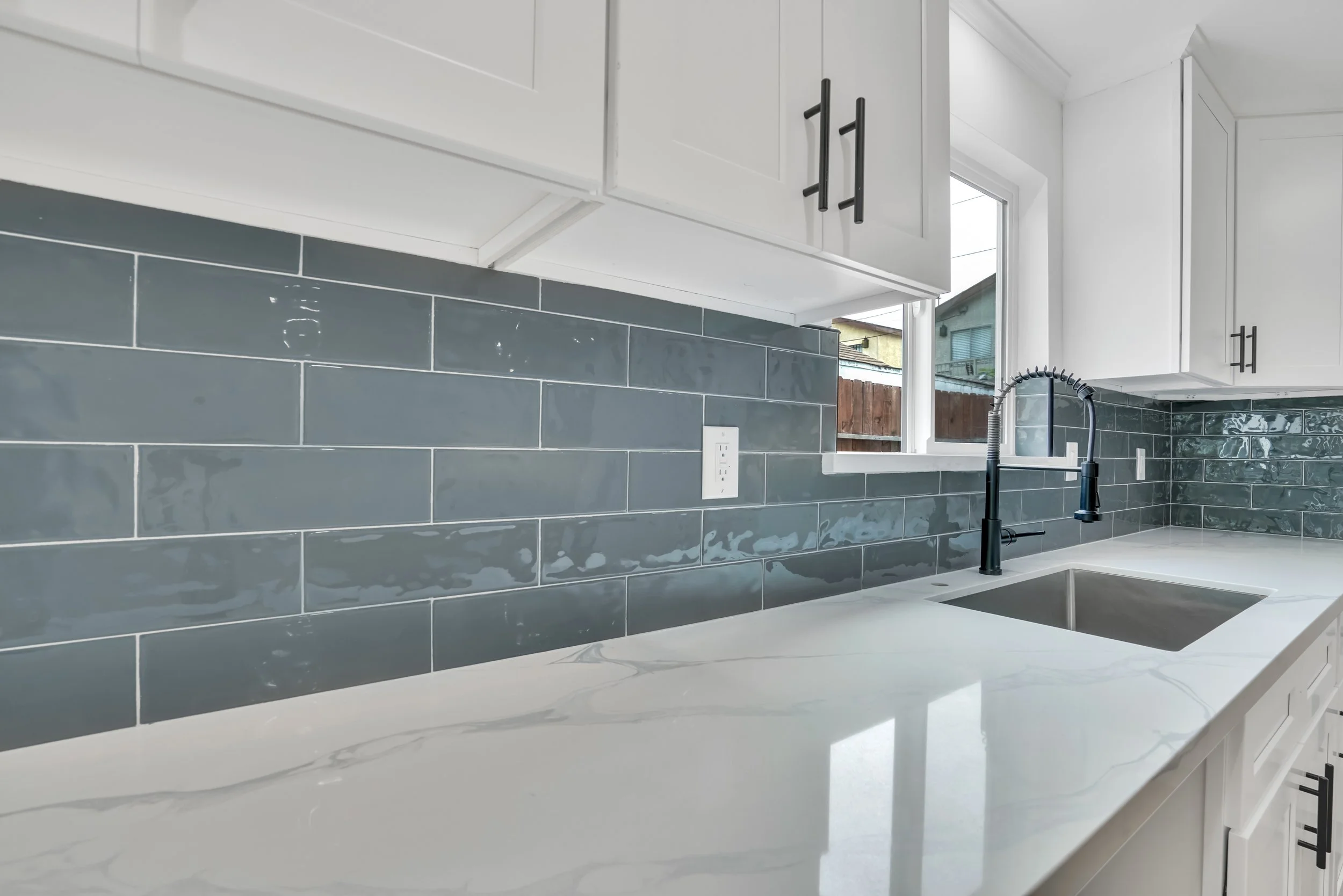 18-15017 Kingsdale Avenue-18.jpg
