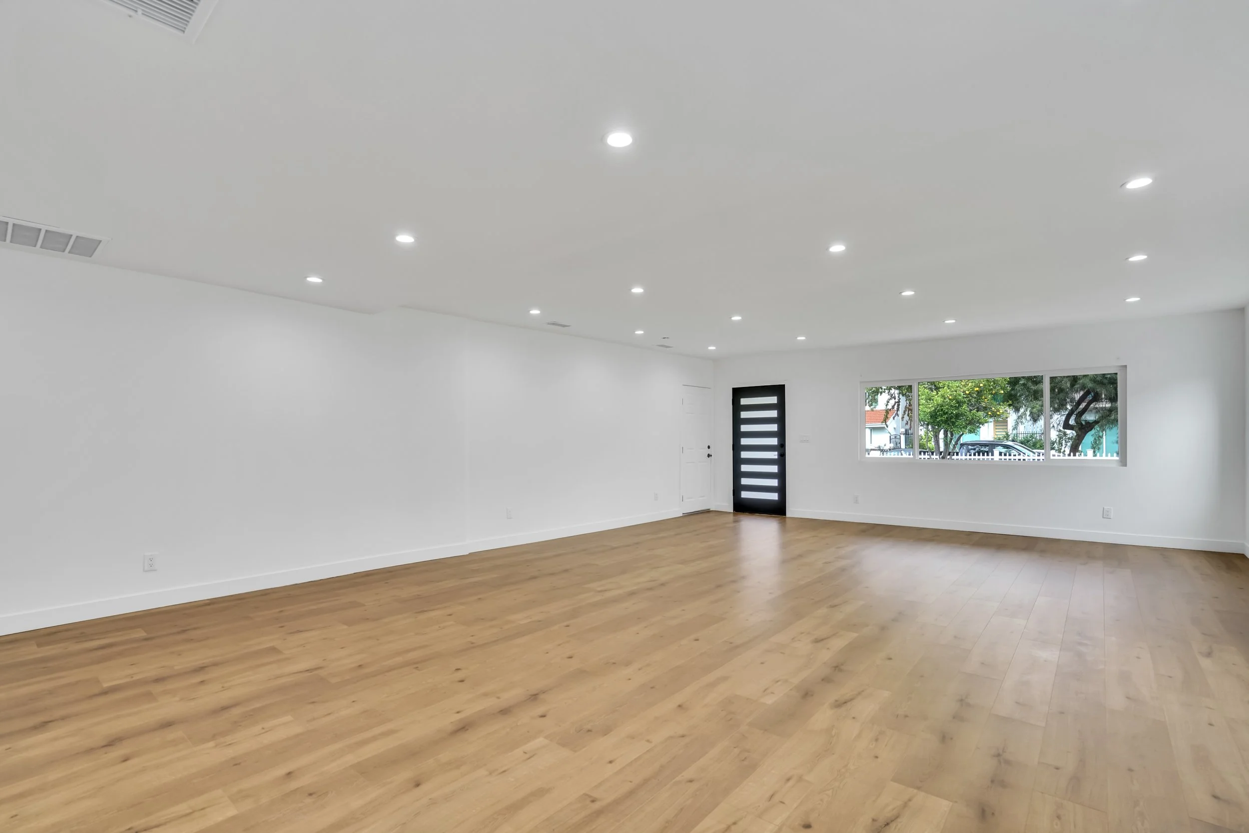 12-15017 Kingsdale Avenue-12.jpg