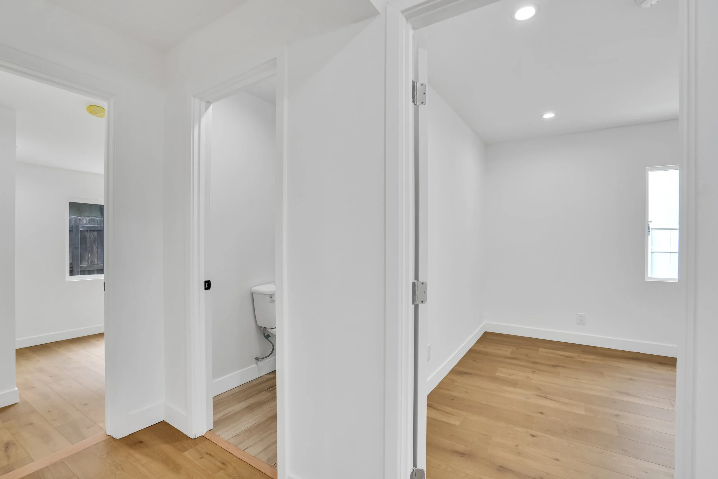19-15017 Kingsdale Avenue-19.jpg