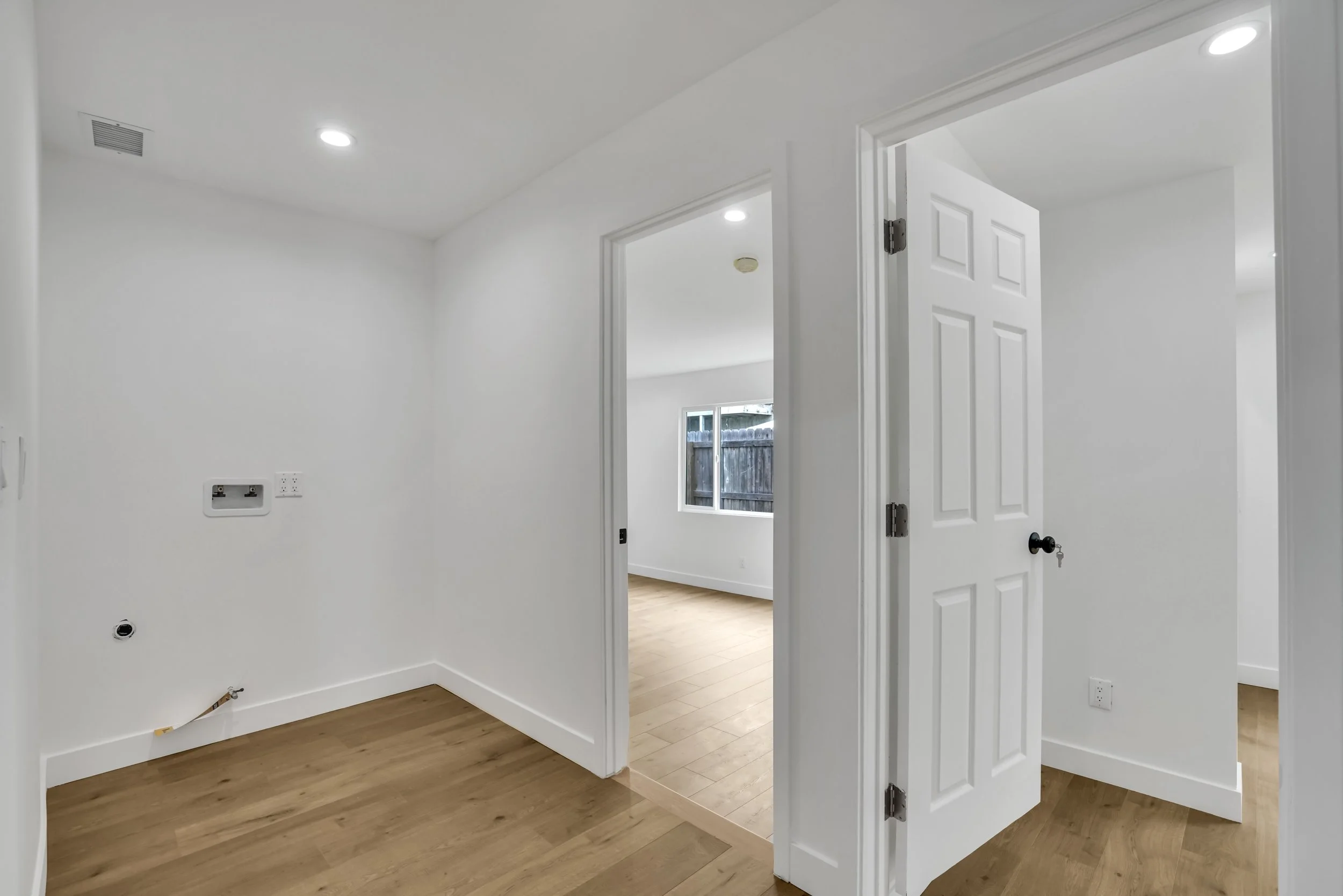 25-15017 Kingsdale Avenue-25.jpg