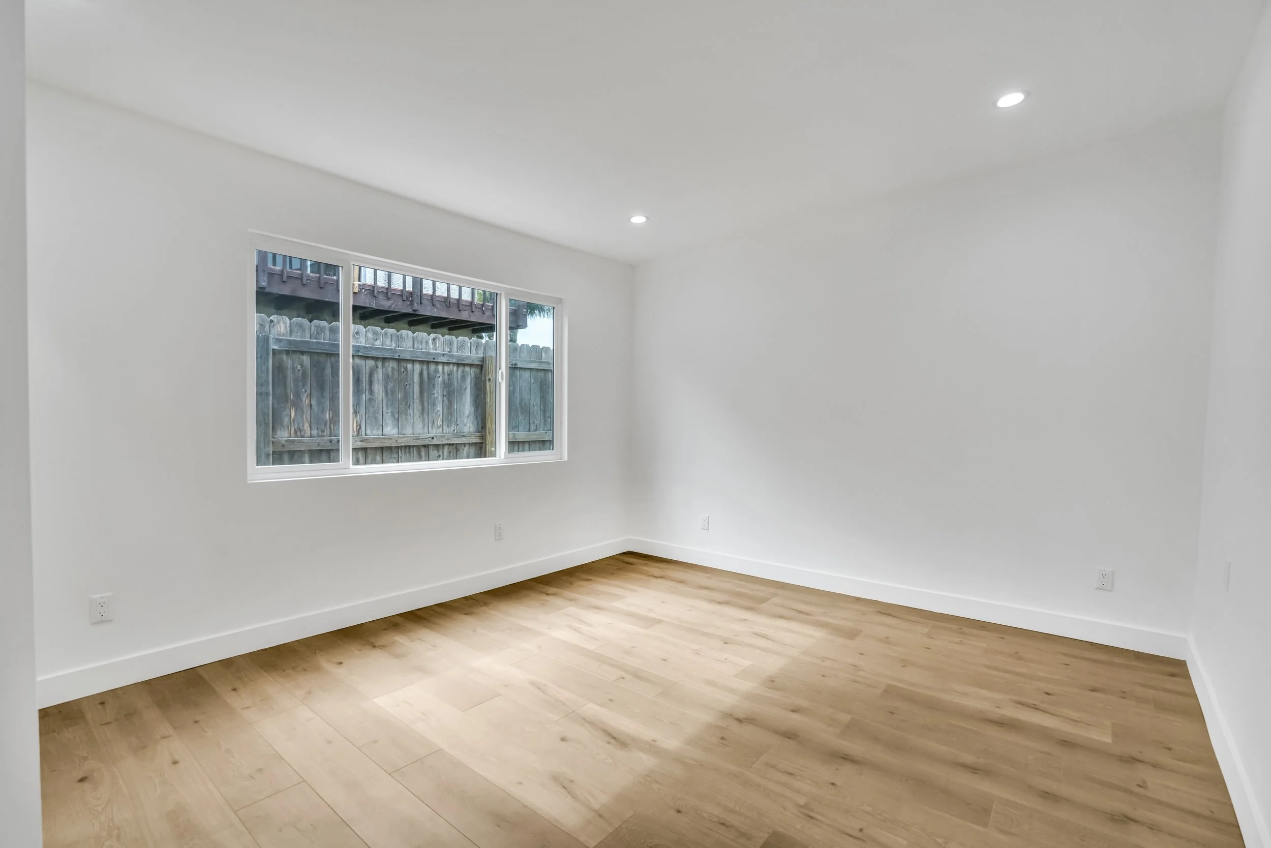 26-15017 Kingsdale Avenue-26.jpg