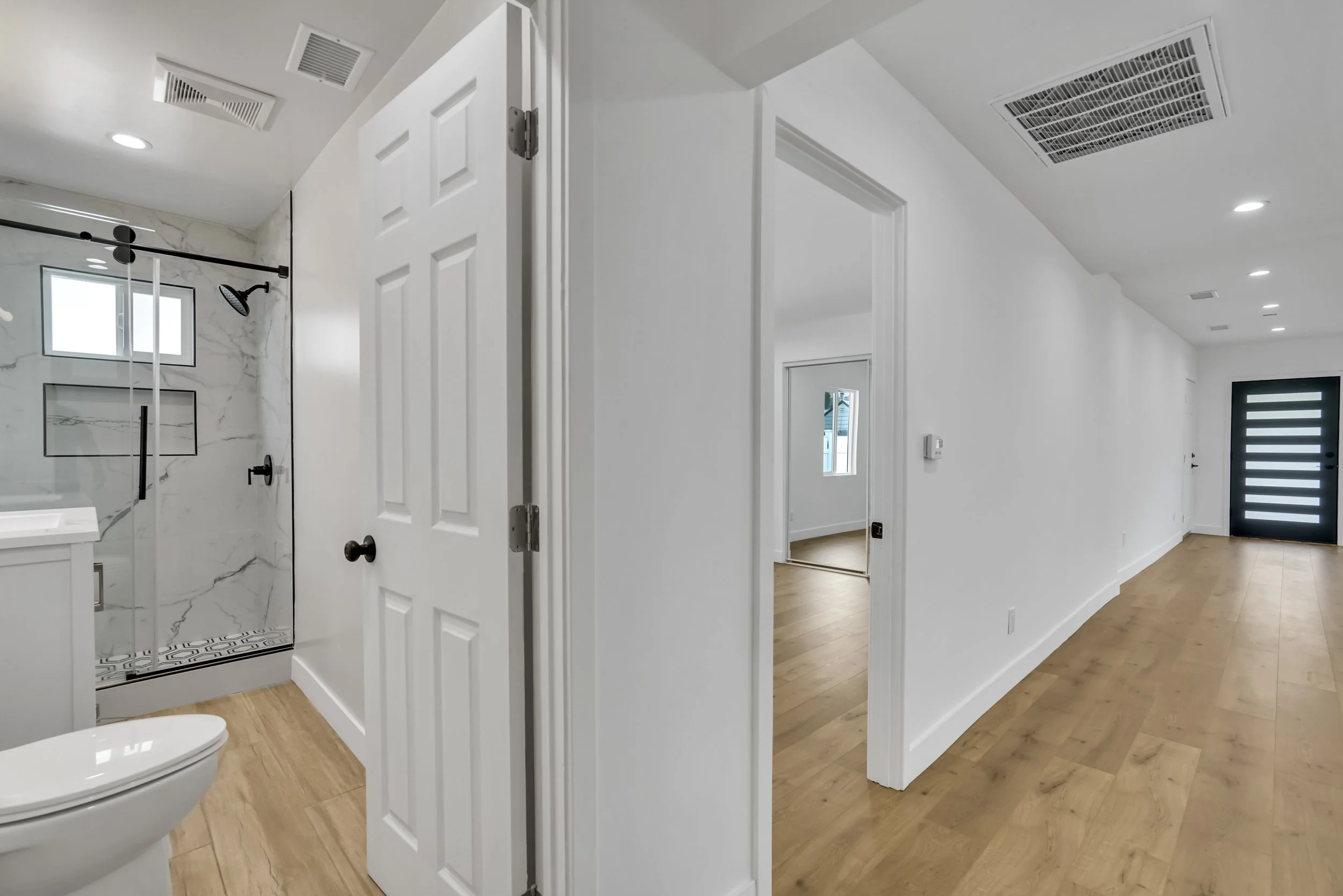 24-15017 Kingsdale Avenue-24.jpg