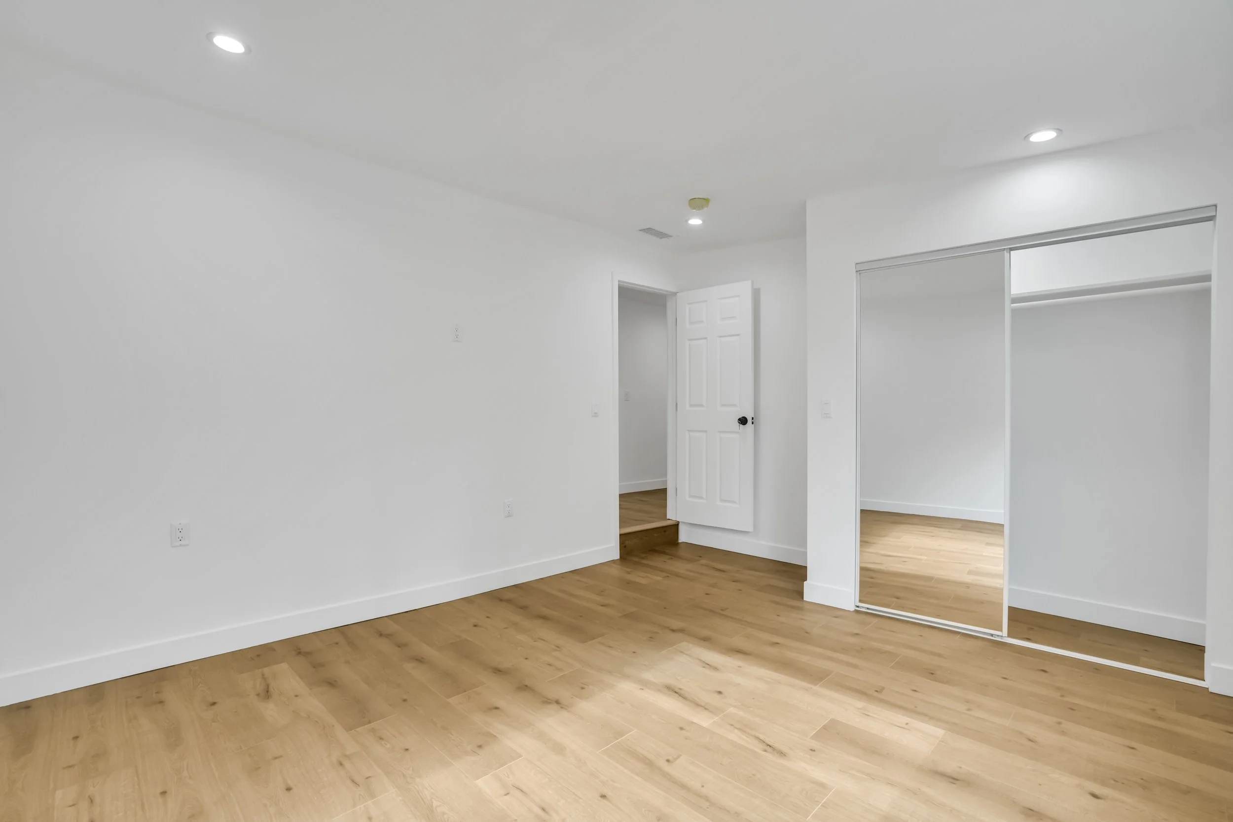 27-15017 Kingsdale Avenue-27.jpg