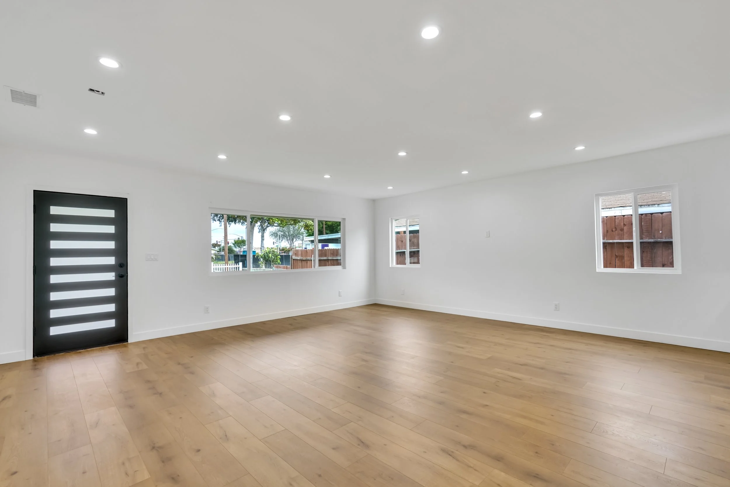 13-15017 Kingsdale Avenue-13.jpg