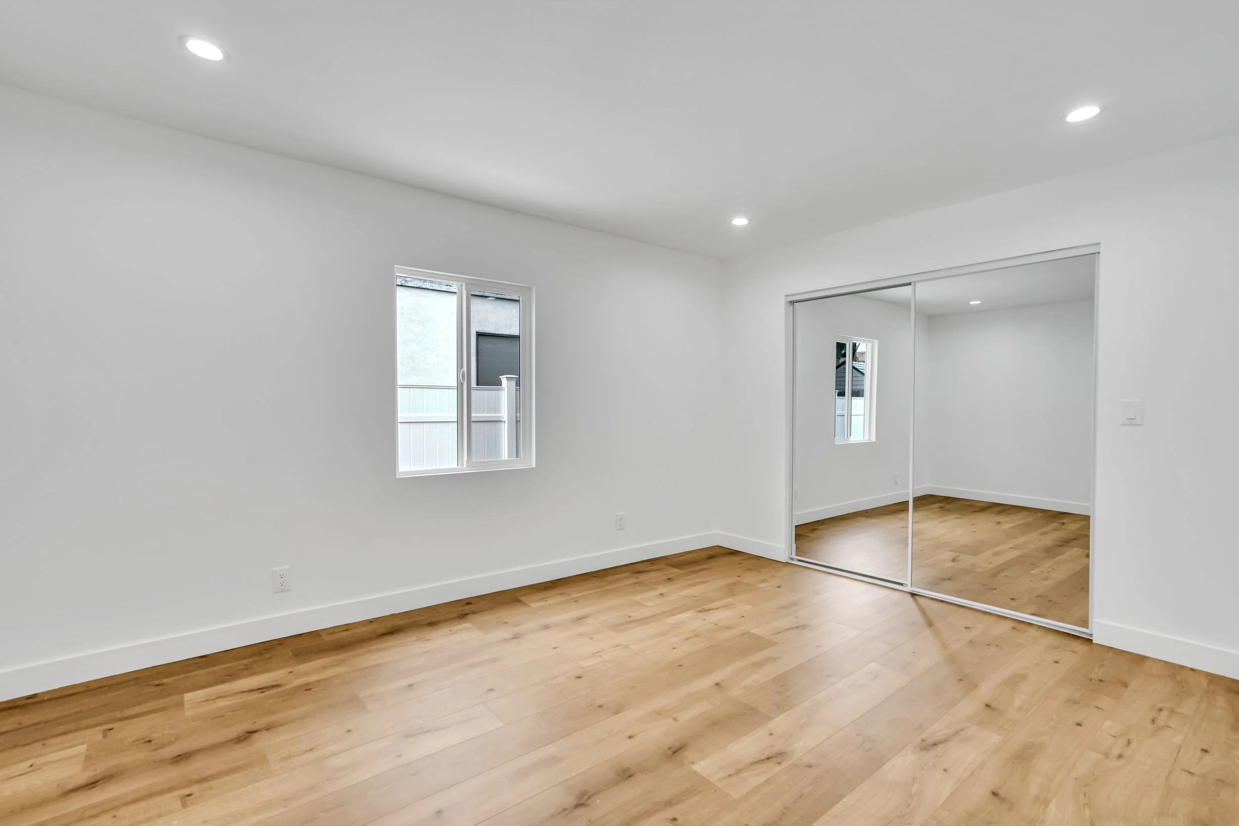 20-15017 Kingsdale Avenue-20.jpg
