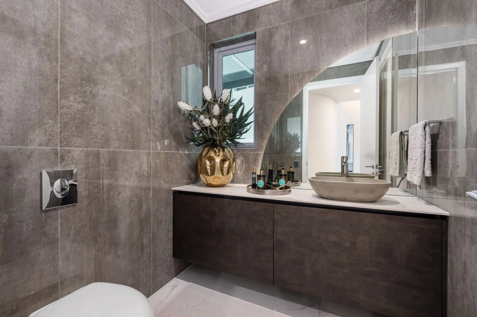 Bathroom 2.jpg