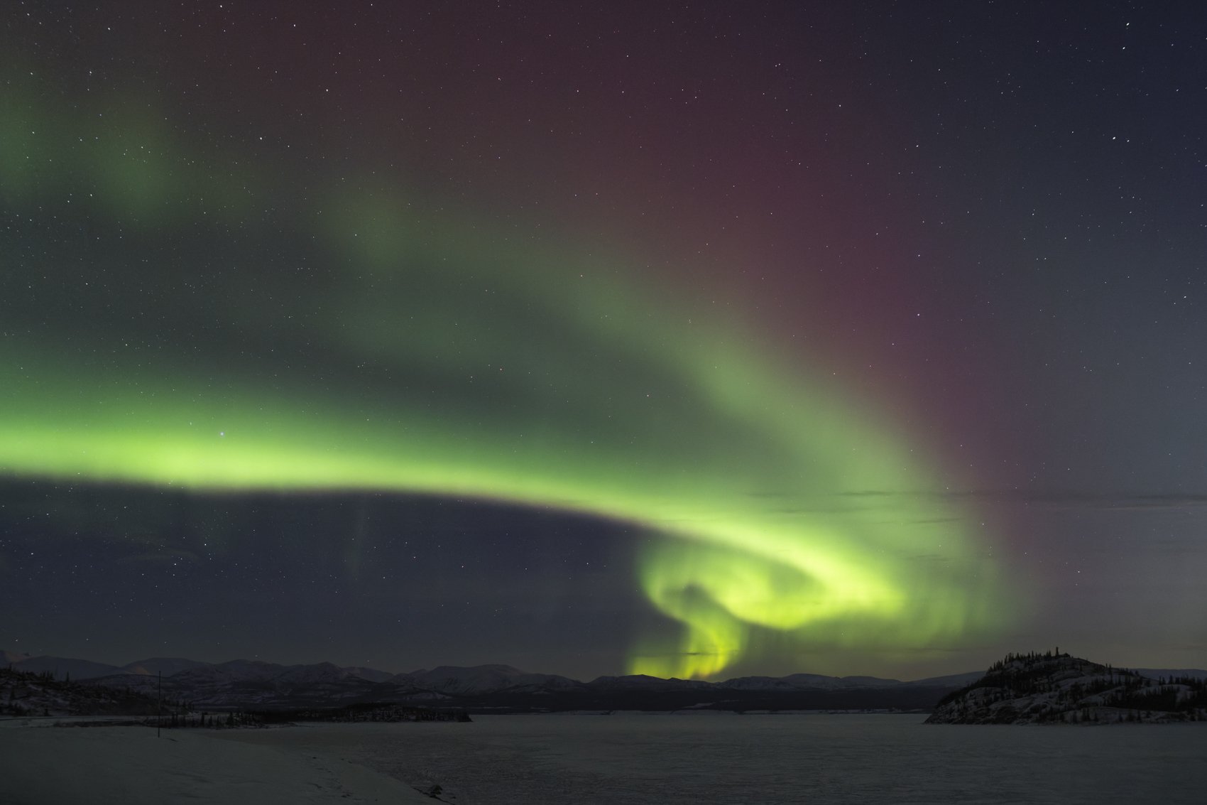 Aurora over Kluane Lake_Liron Gertsman.jpg