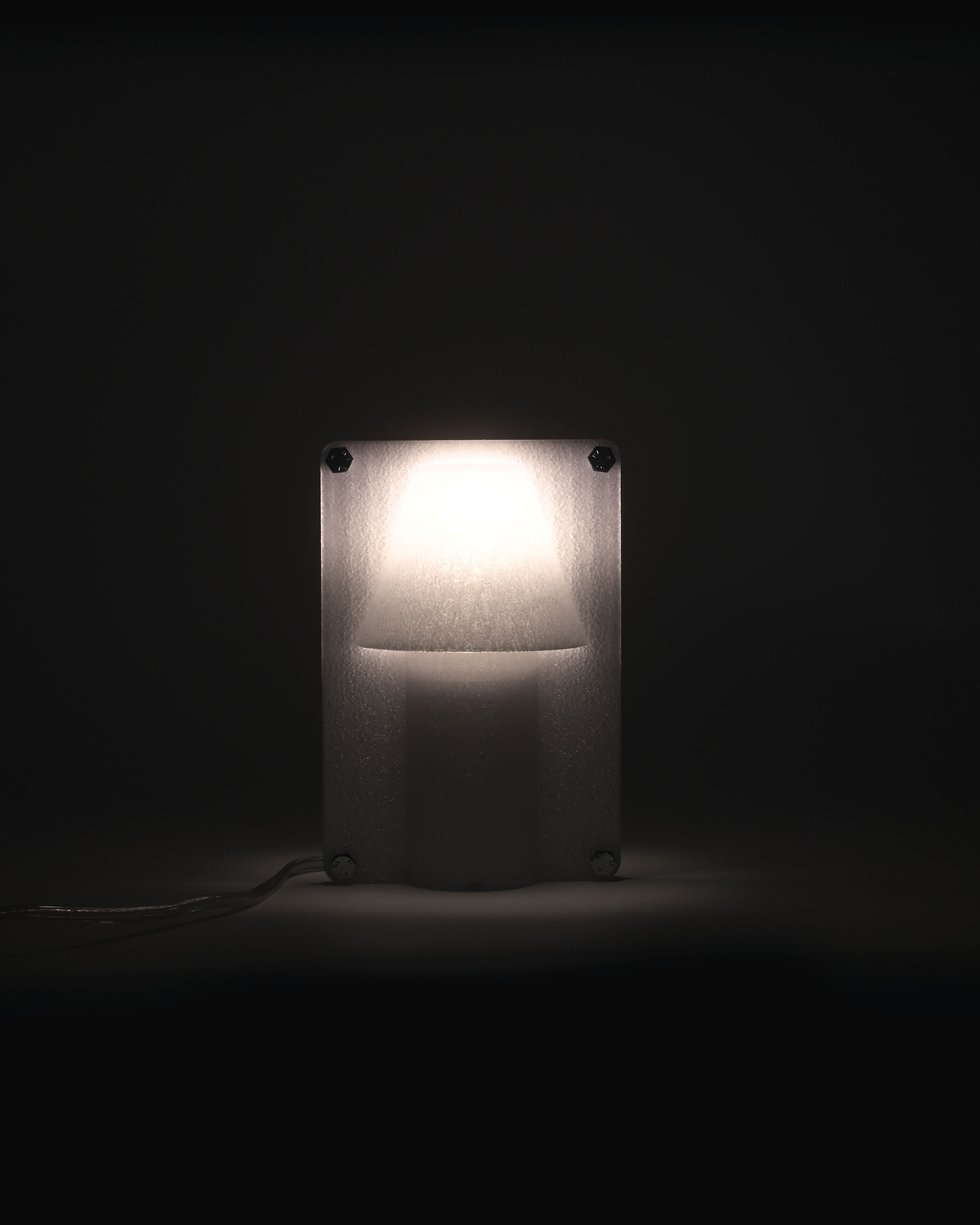 Unitlamp_Front_Frost_Lit.png