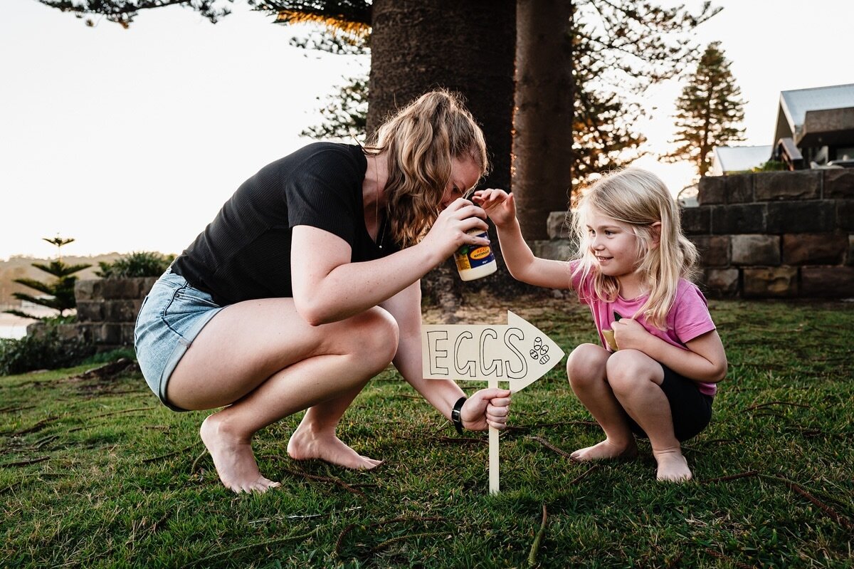 @alexedwards11 and Miss M making sure the bunny knows where to go! 
Happy Easter 🐇🐣

Side note: Why use a hammer when there&rsquo;s a jar of mayonnaise?! 😂🤣