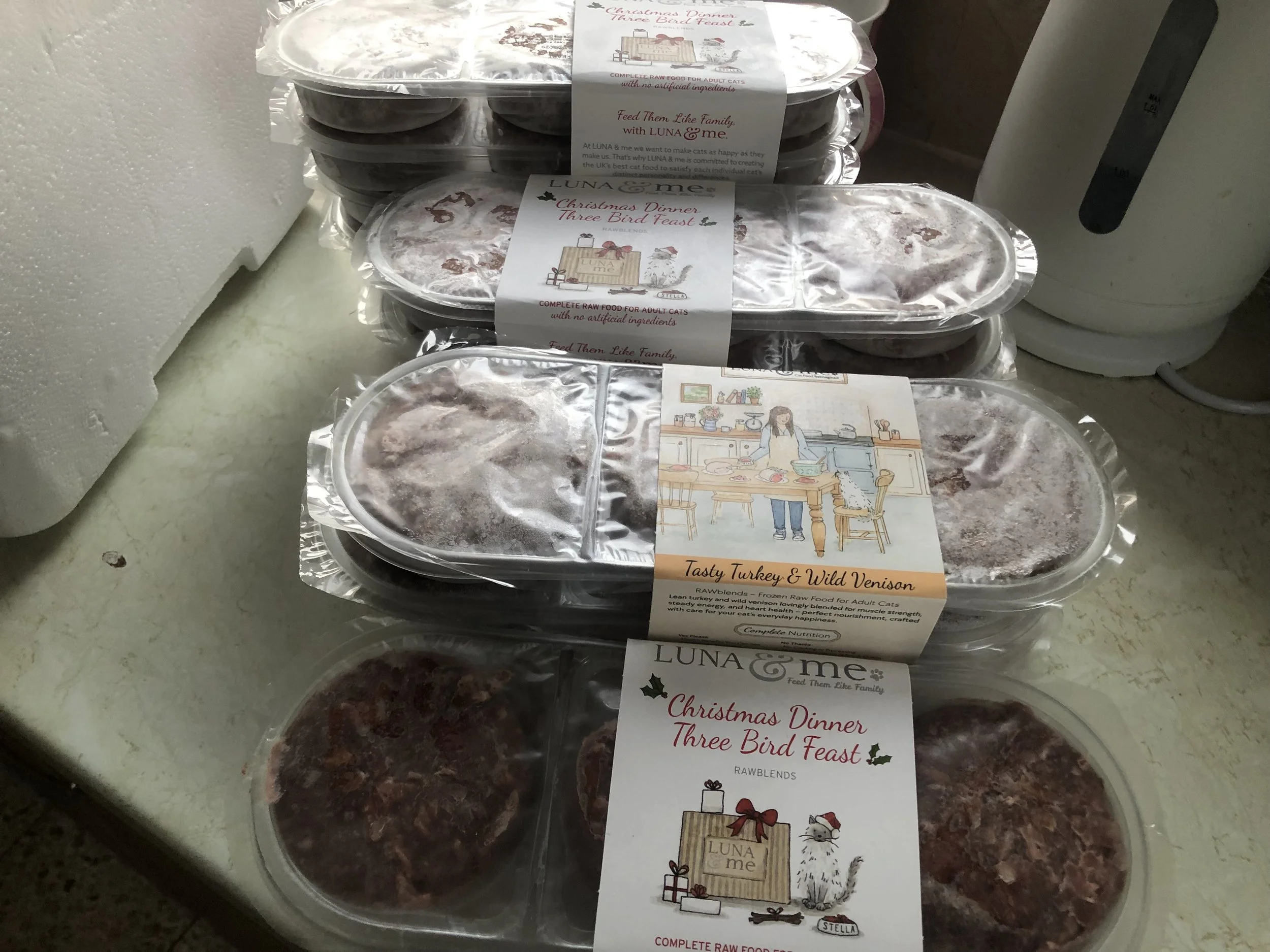 All the Team would like to thank Pawz Khaliq for another amazing donation, this time Frozen Cat food, and loads of it, thank you for all your continued help and support